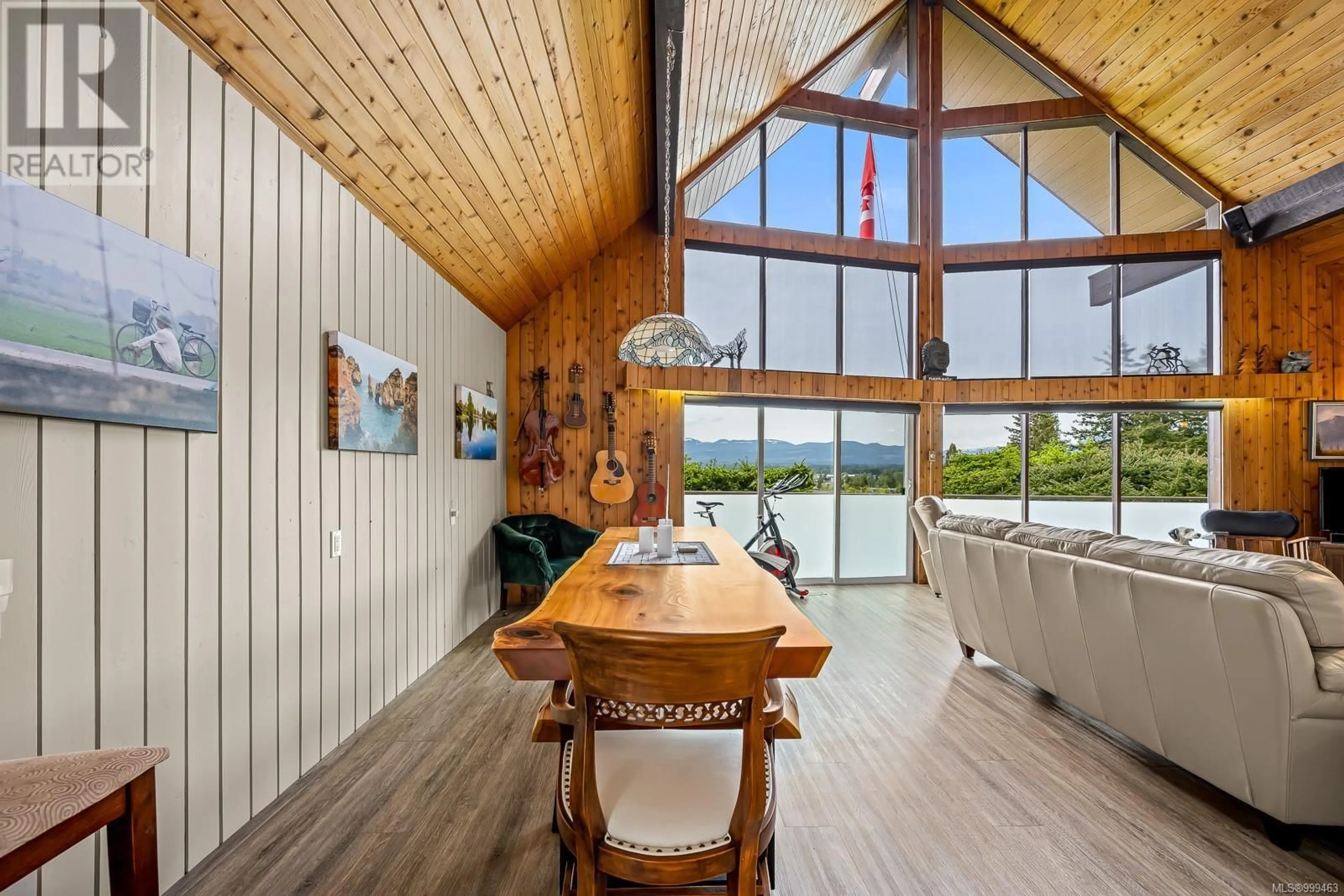 Dining room, wood/laminate floor for 327 NIM NIM AVENUE, Courtenay British Columbia V9N5P9