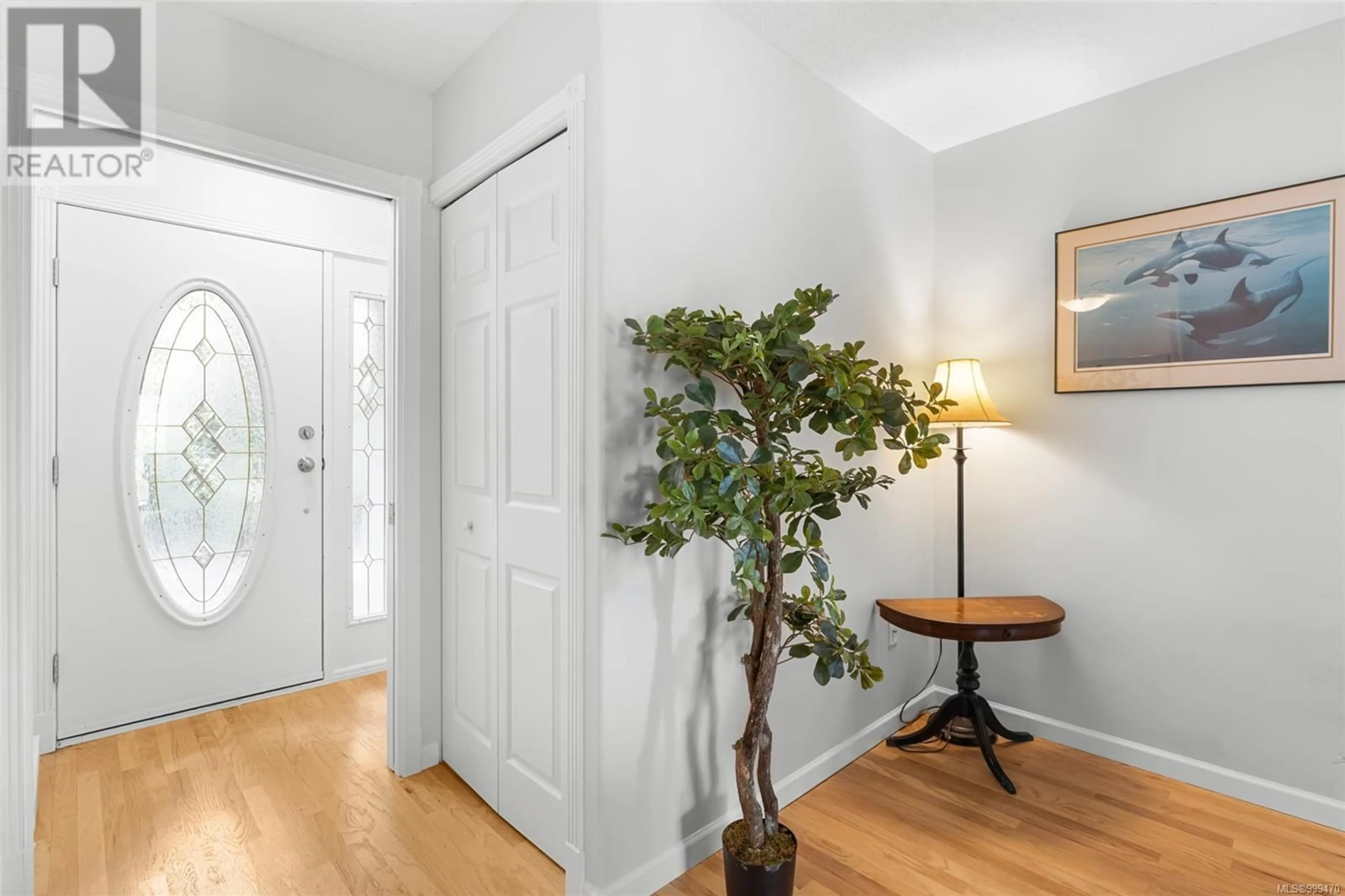 Indoor entryway for 7023 EAST SAANICH ROAD, Central Saanich British Columbia V8M1Y3