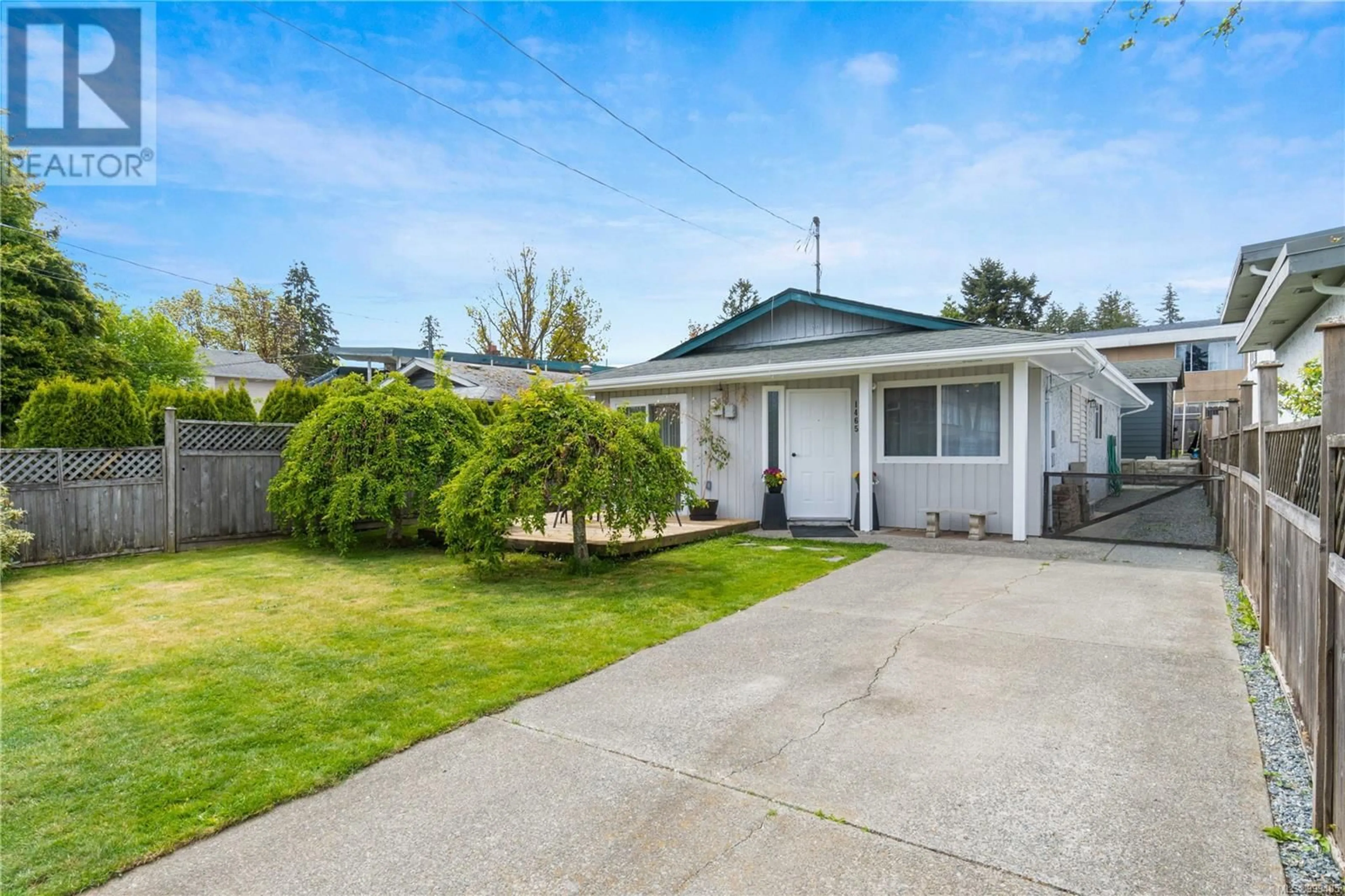 A pic from outside/outdoor area/front of a property/back of a property/a pic from drone, street for 1465 WADDINGTON ROAD, Nanaimo British Columbia V9S4W1