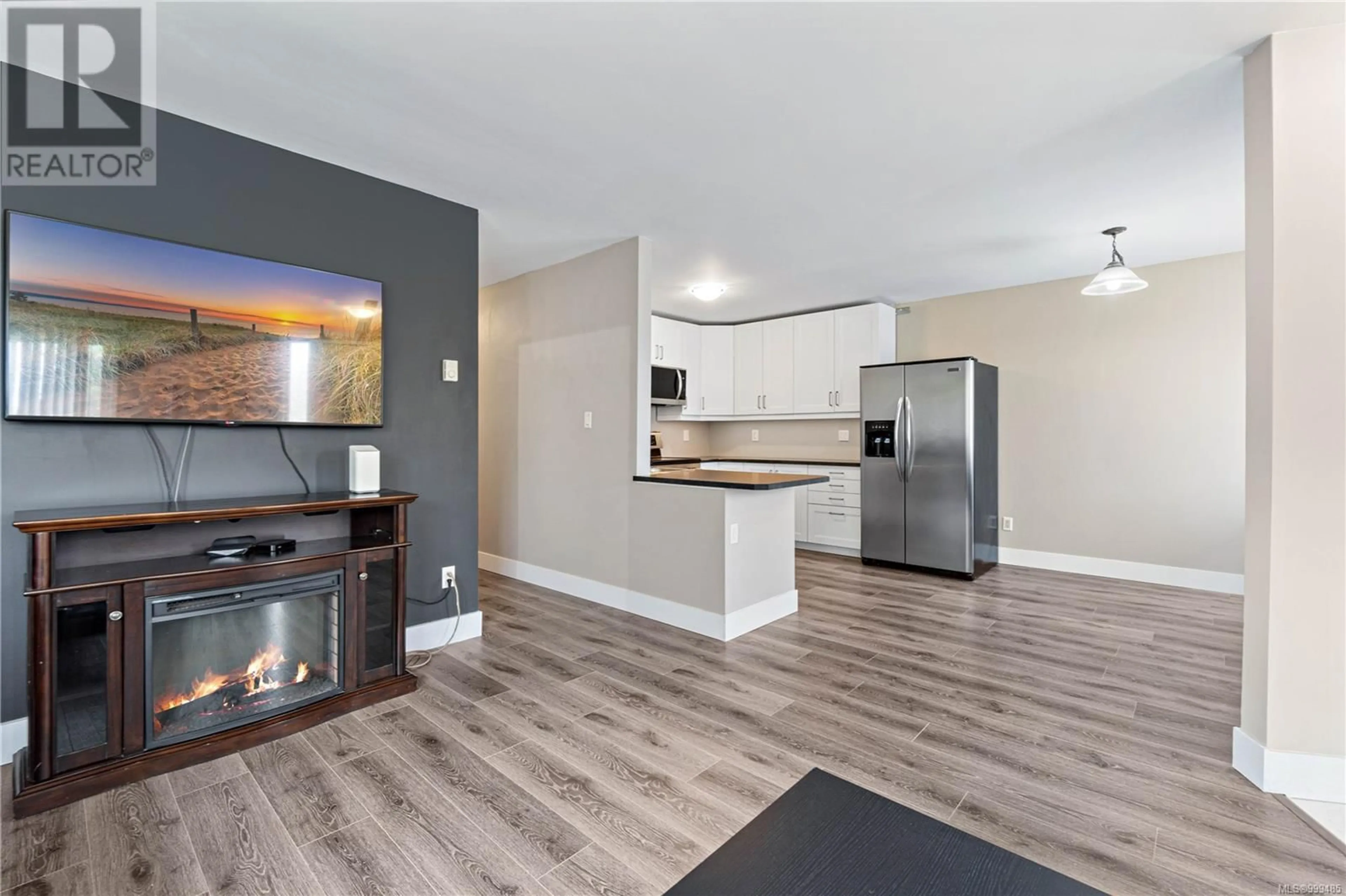 Open concept kitchen, wood/laminate floor for 1465 WADDINGTON ROAD, Nanaimo British Columbia V9S4W1