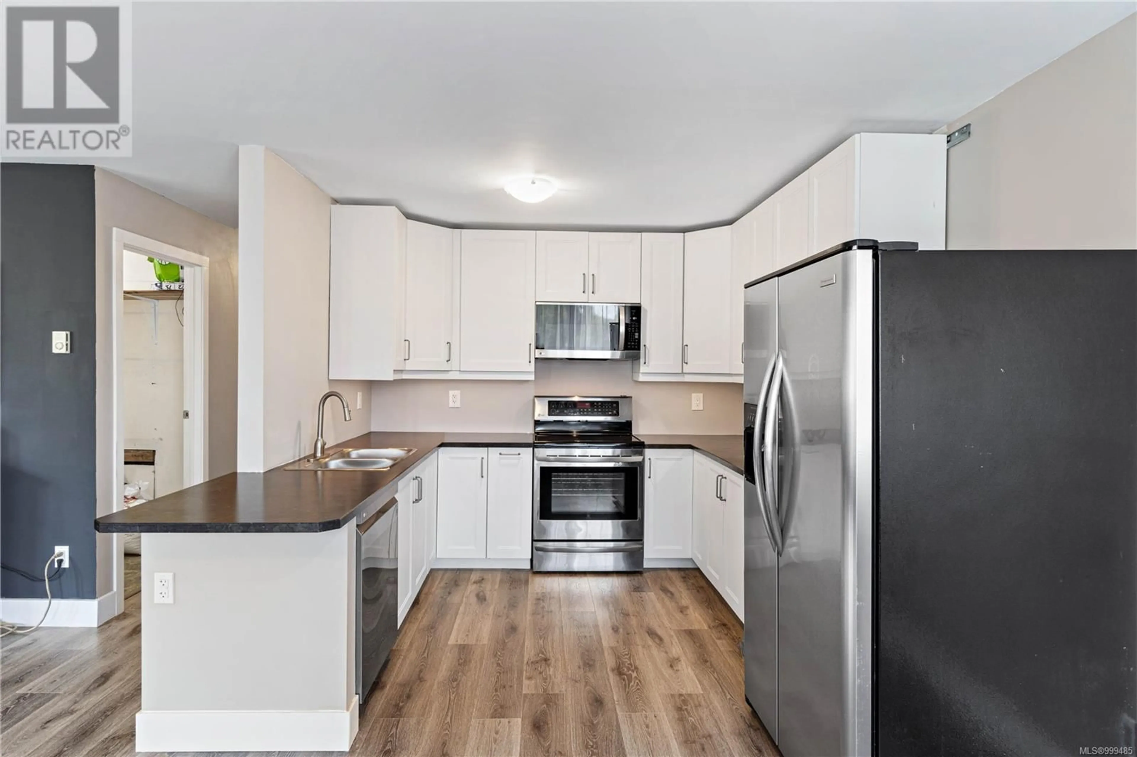 Standard kitchen, unknown for 1465 WADDINGTON ROAD, Nanaimo British Columbia V9S4W1