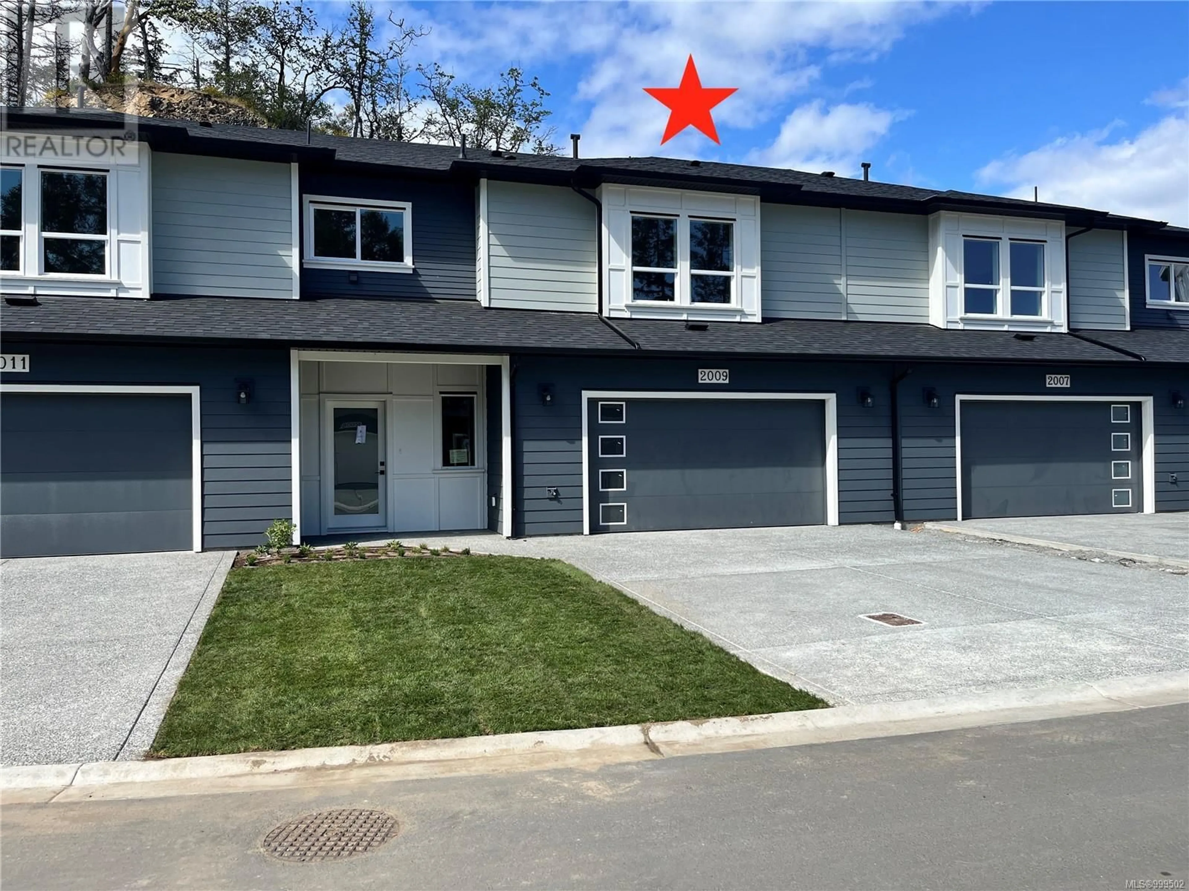 Home with vinyl exterior material, street for 2009 WEST PARK LANE, View Royal British Columbia V9B5Z2