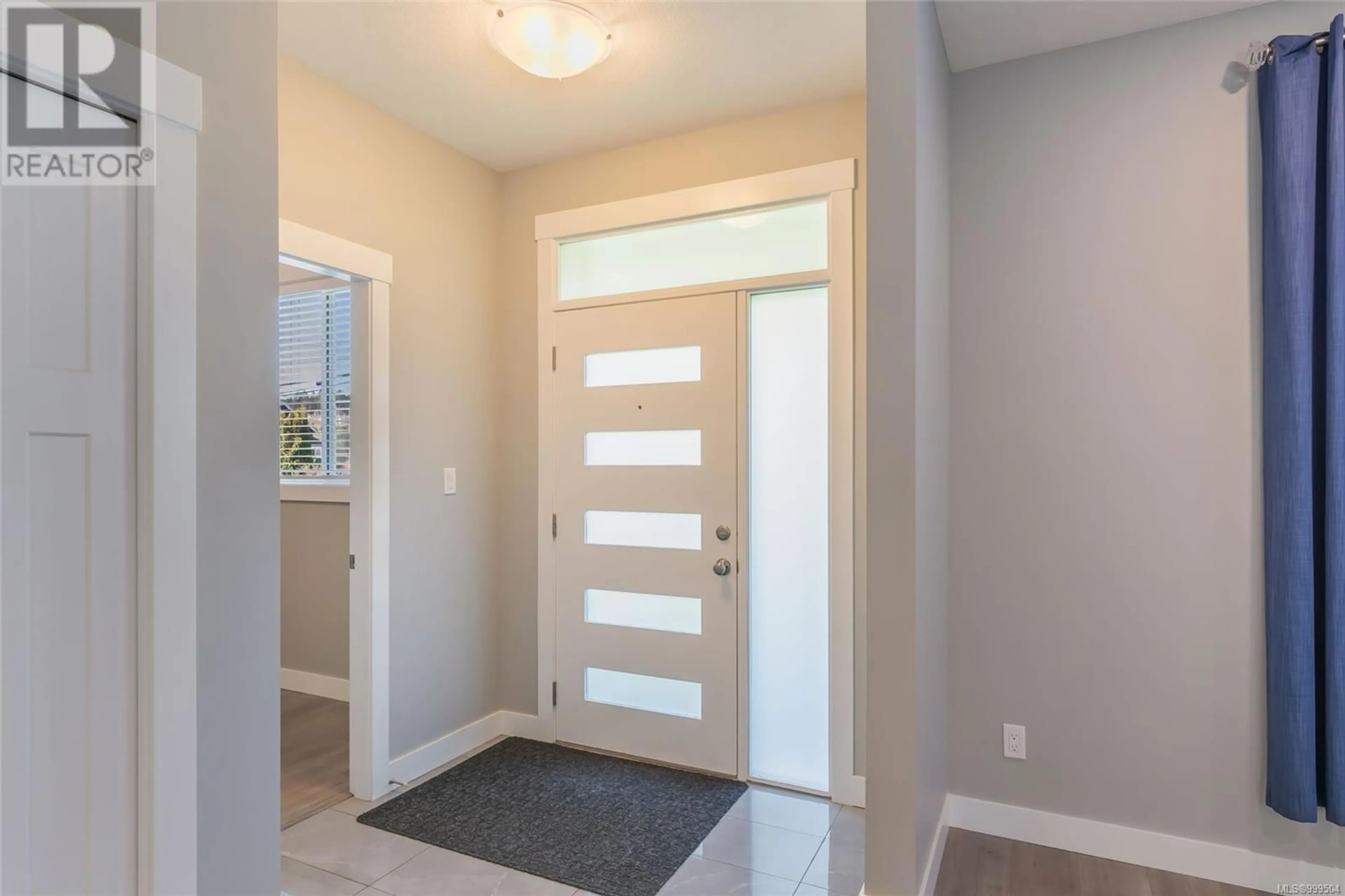 Indoor entryway for 770 BRUCE AVENUE, Nanaimo British Columbia V9R3Z5