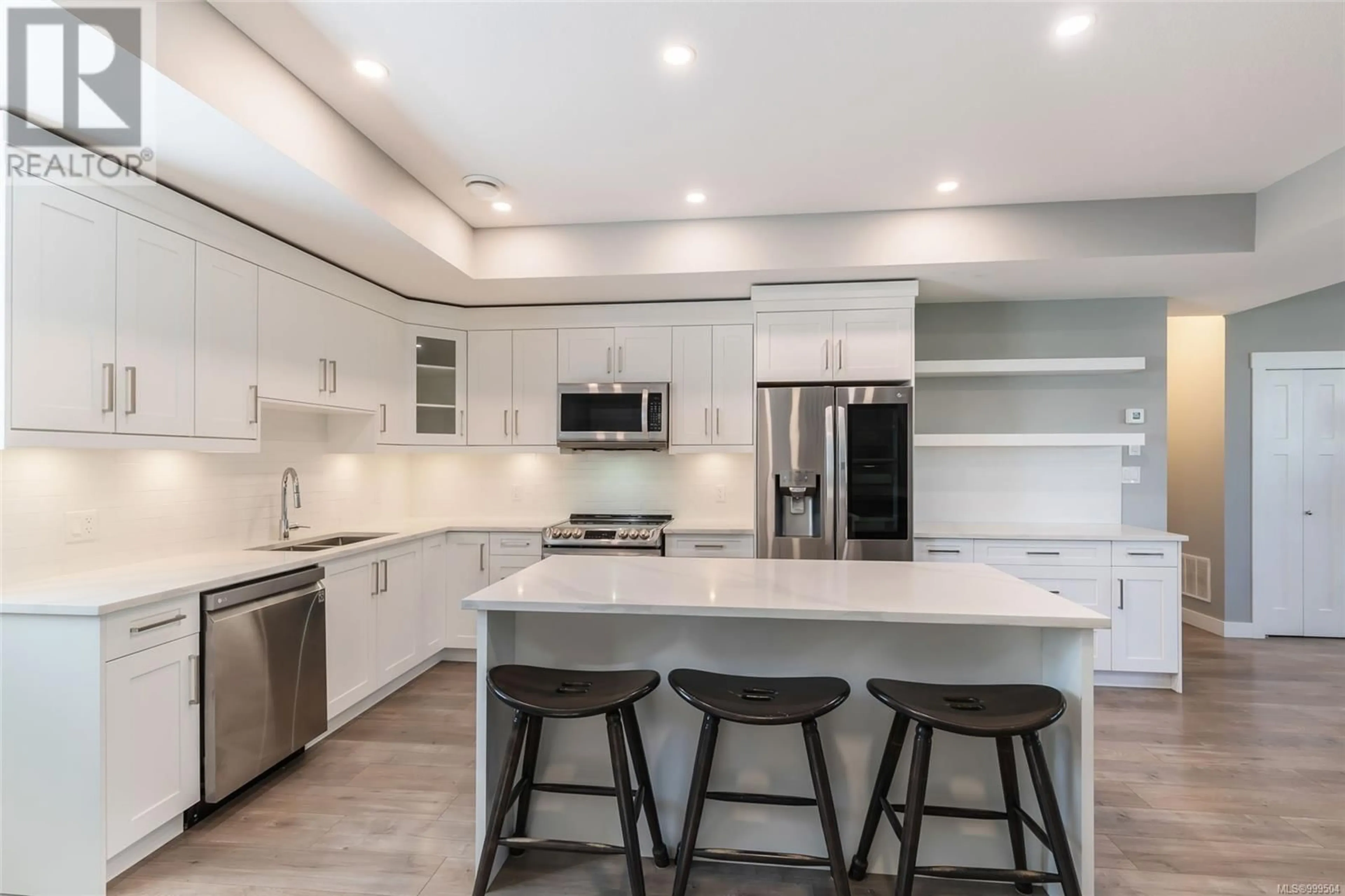 Open concept kitchen, ceramic/tile floor for 770 BRUCE AVENUE, Nanaimo British Columbia V9R3Z5