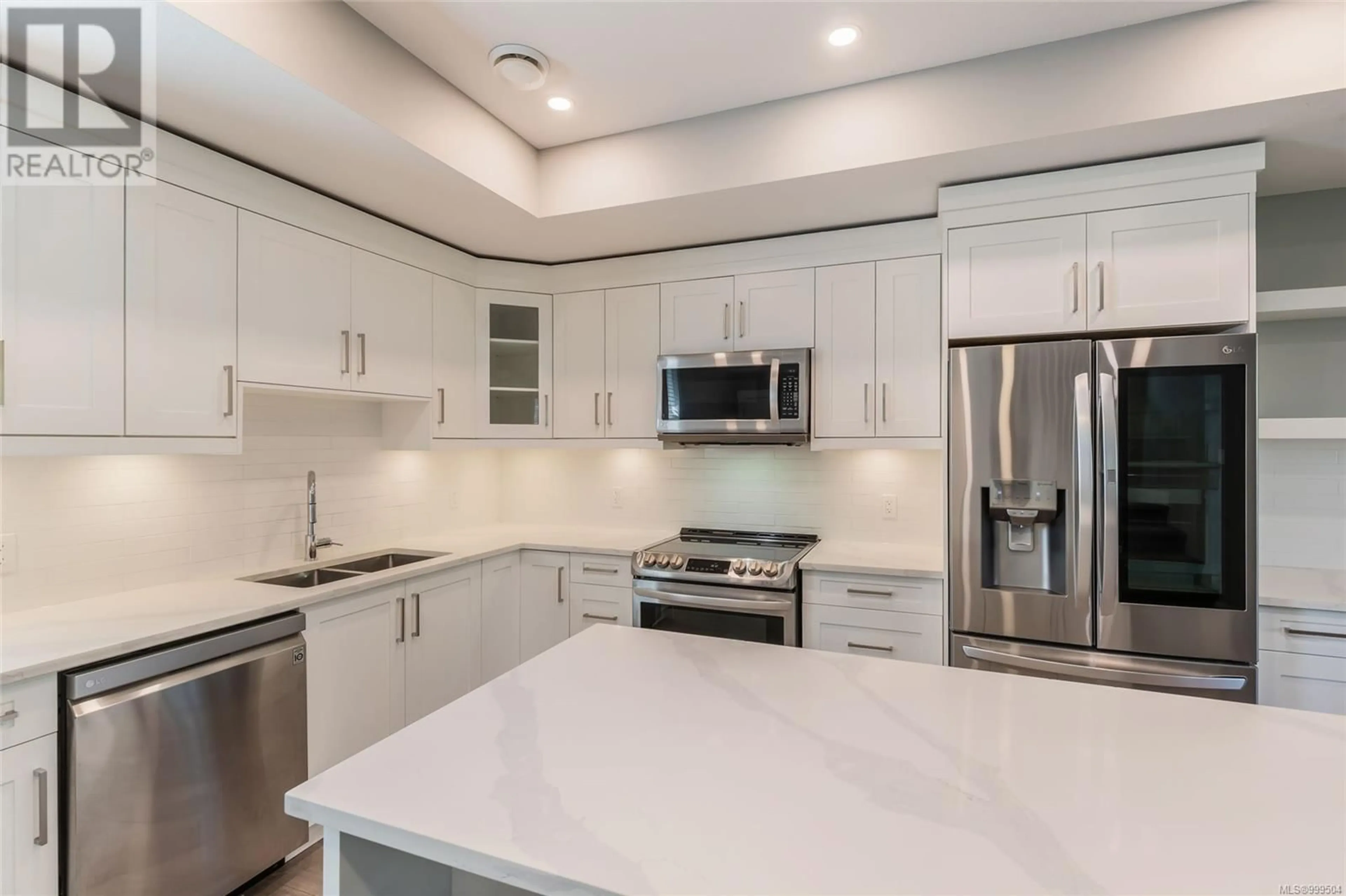 Open concept kitchen, ceramic/tile floor for 770 BRUCE AVENUE, Nanaimo British Columbia V9R3Z5