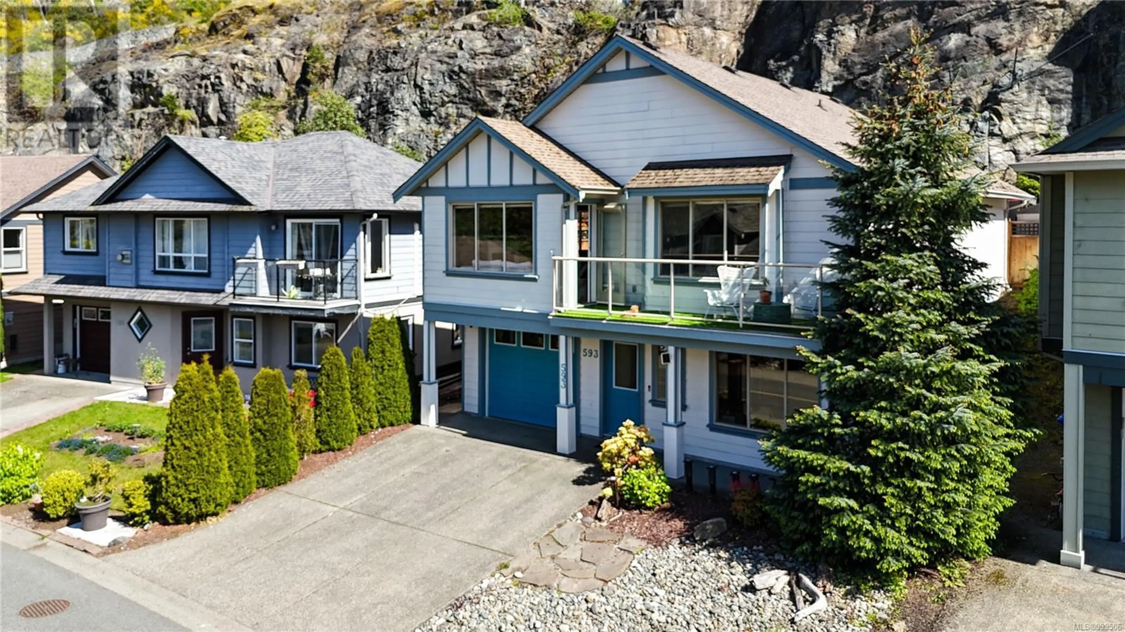 A pic from outside/outdoor area/front of a property/back of a property/a pic from drone, street for 593 KINGSVIEW RIDGE, Langford British Columbia V9B6T5