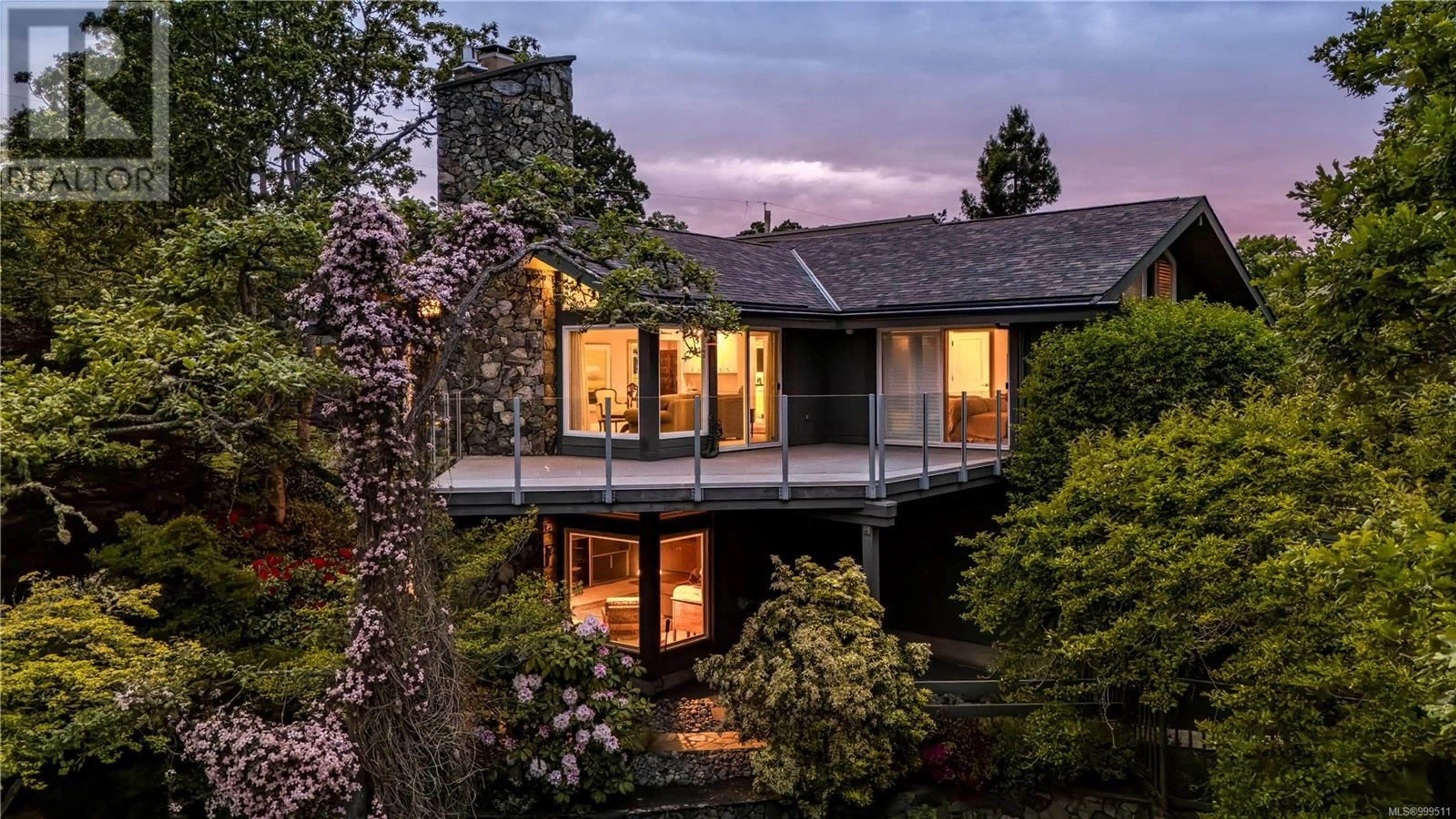 A pic from outside/outdoor area/front of a property/back of a property/a pic from drone, unknown for 3250 NORFOLK ROAD, Oak Bay British Columbia V8R6H4