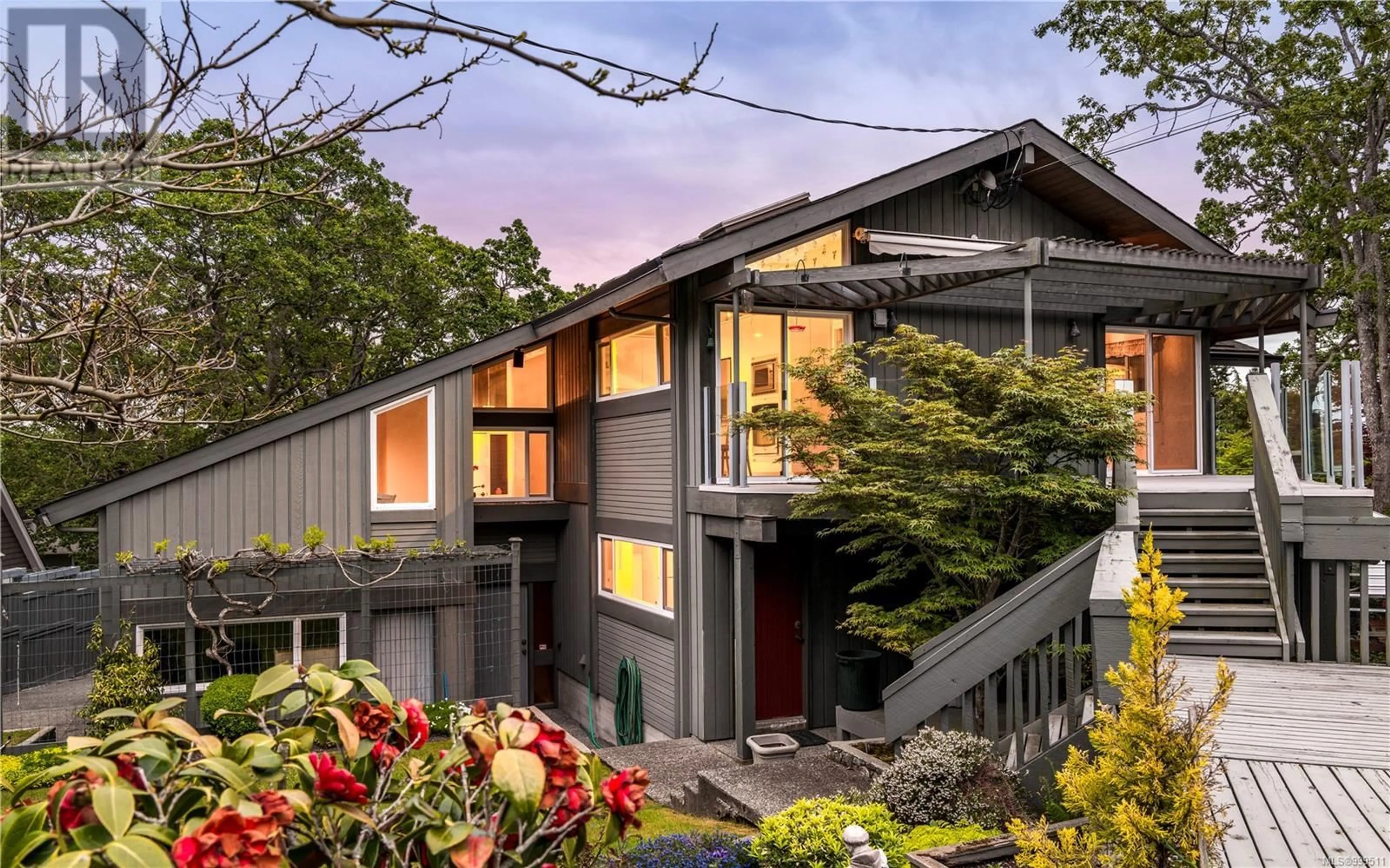 Home with vinyl exterior material, street for 3250 NORFOLK ROAD, Oak Bay British Columbia V8R6H4