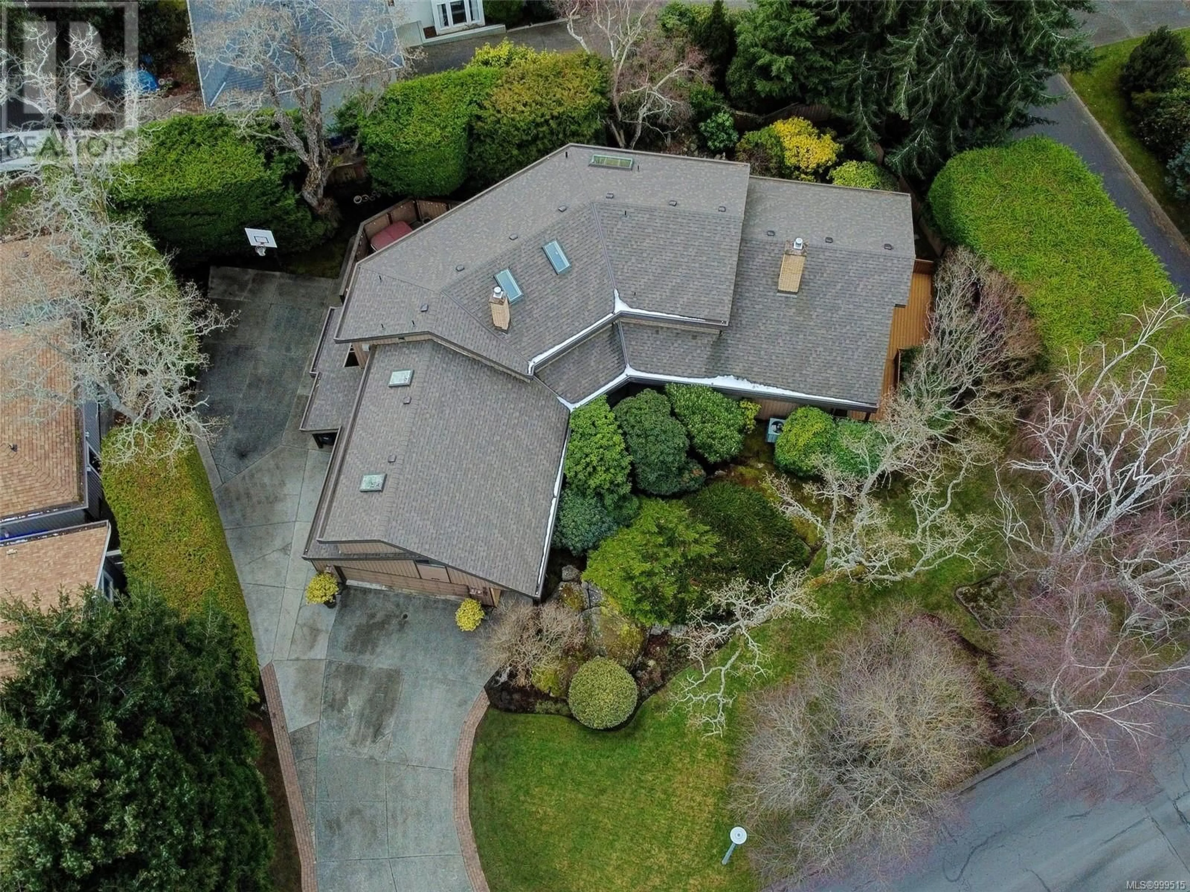 A pic from outside/outdoor area/front of a property/back of a property/a pic from drone, street for 2761 ARBUTUS ROAD, Saanich British Columbia V8N5X5