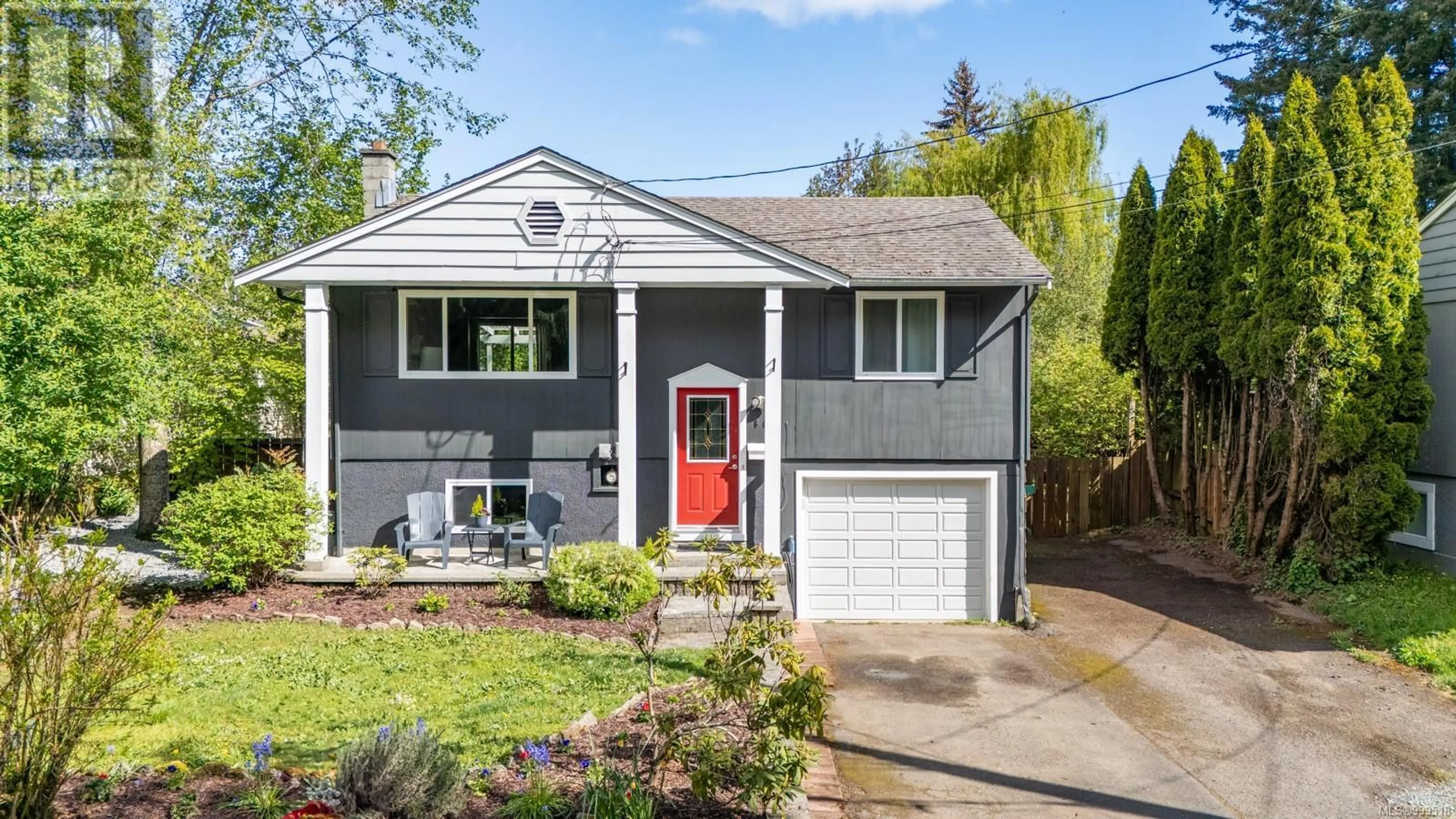 Home with vinyl exterior material, street for 676 BEACONSFIELD ROAD, Nanaimo British Columbia V9R1X2