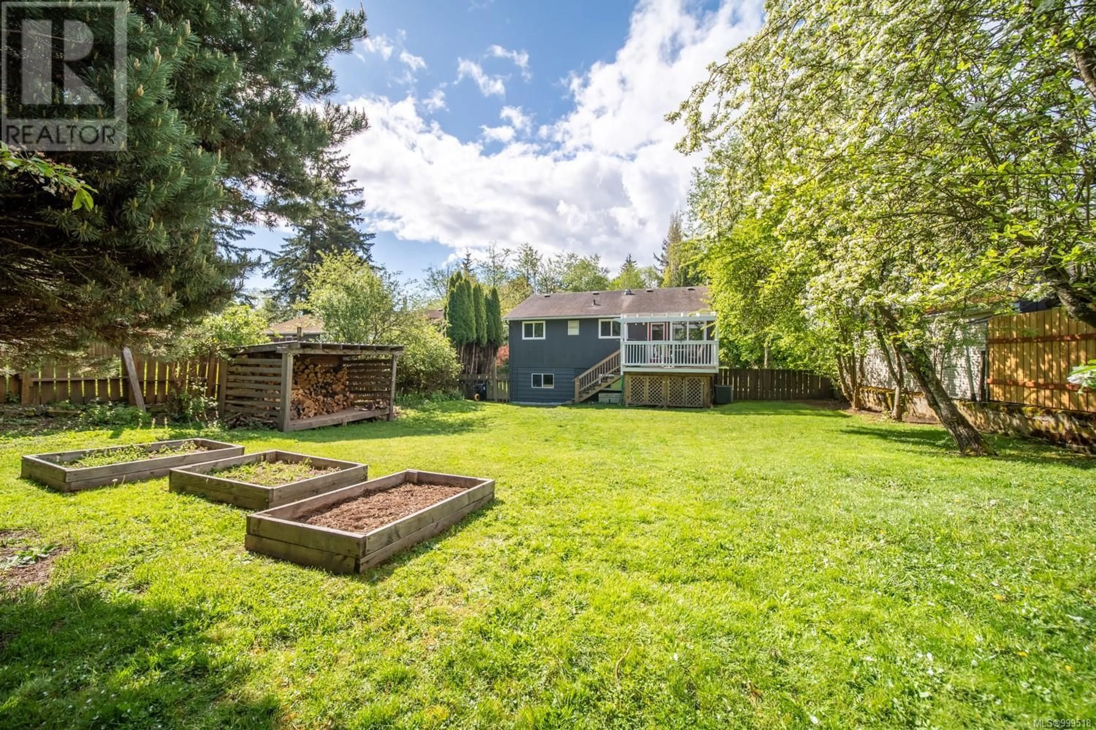 A pic from outside/outdoor area/front of a property/back of a property/a pic from drone, unknown for 676 BEACONSFIELD ROAD, Nanaimo British Columbia V9R1X2