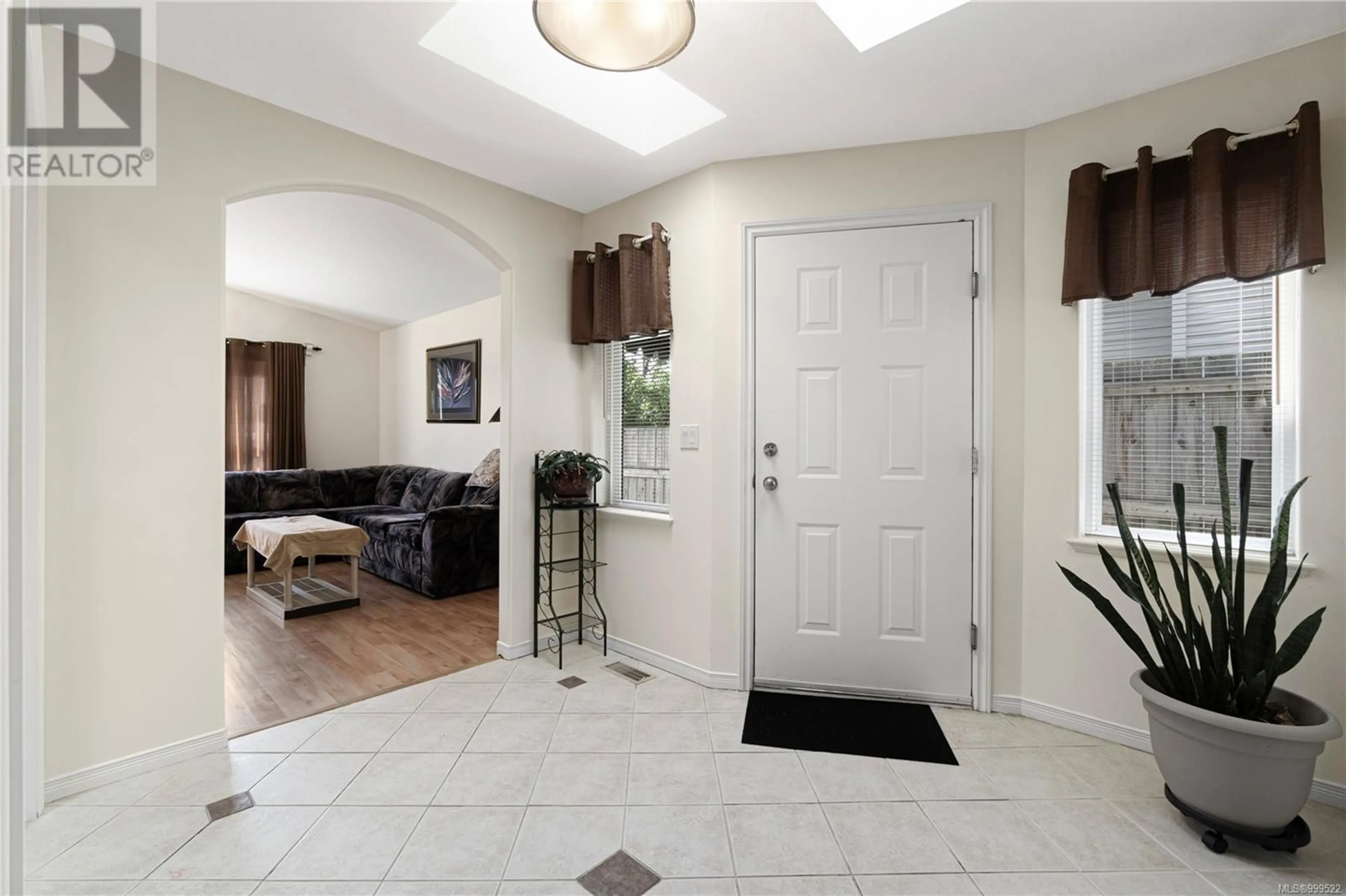 Indoor entryway for 6117 BRICKYARD ROAD, Nanaimo British Columbia V9V1K3
