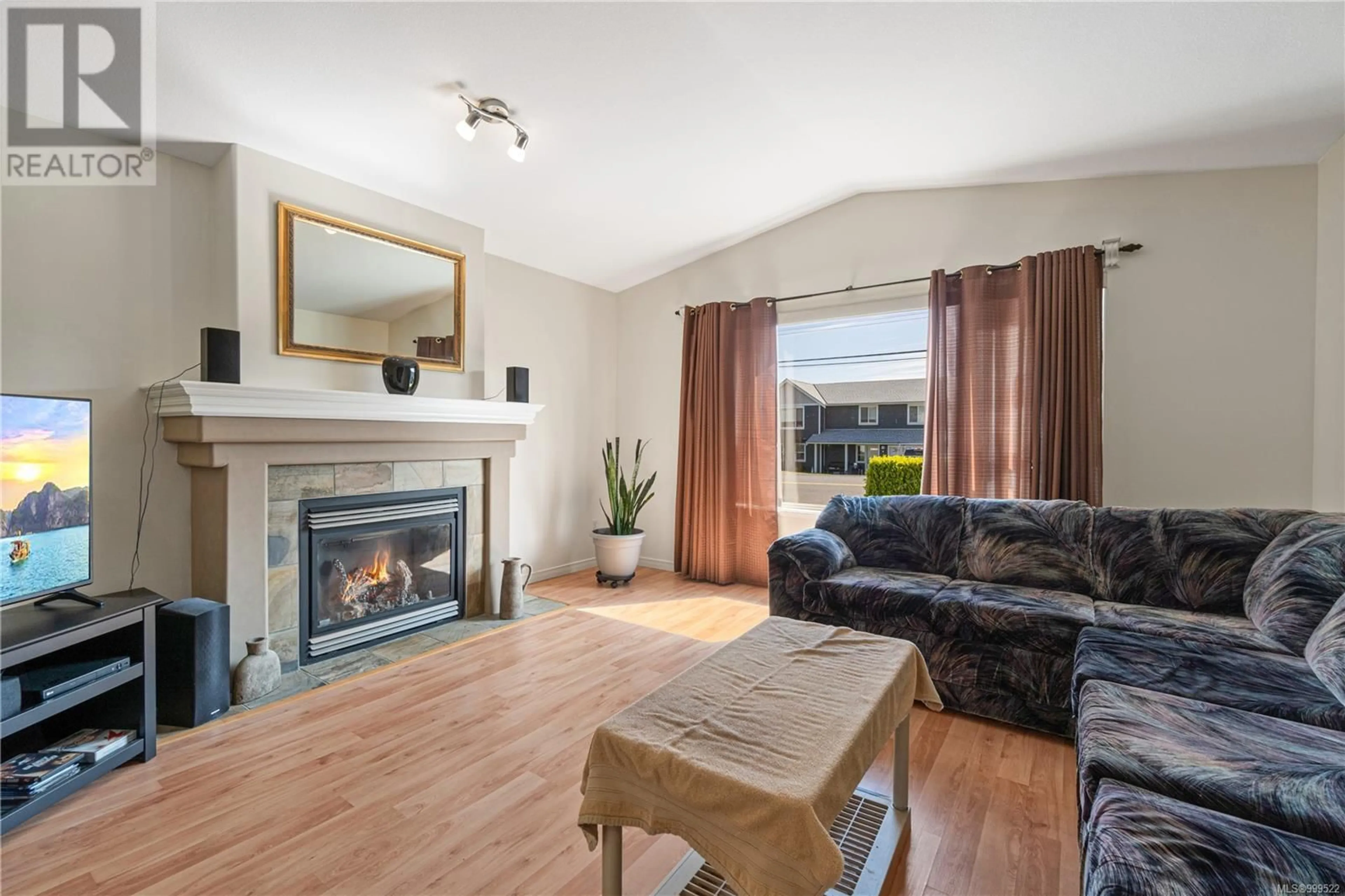 Living room with furniture, wood/laminate floor for 6117 BRICKYARD ROAD, Nanaimo British Columbia V9V1K3