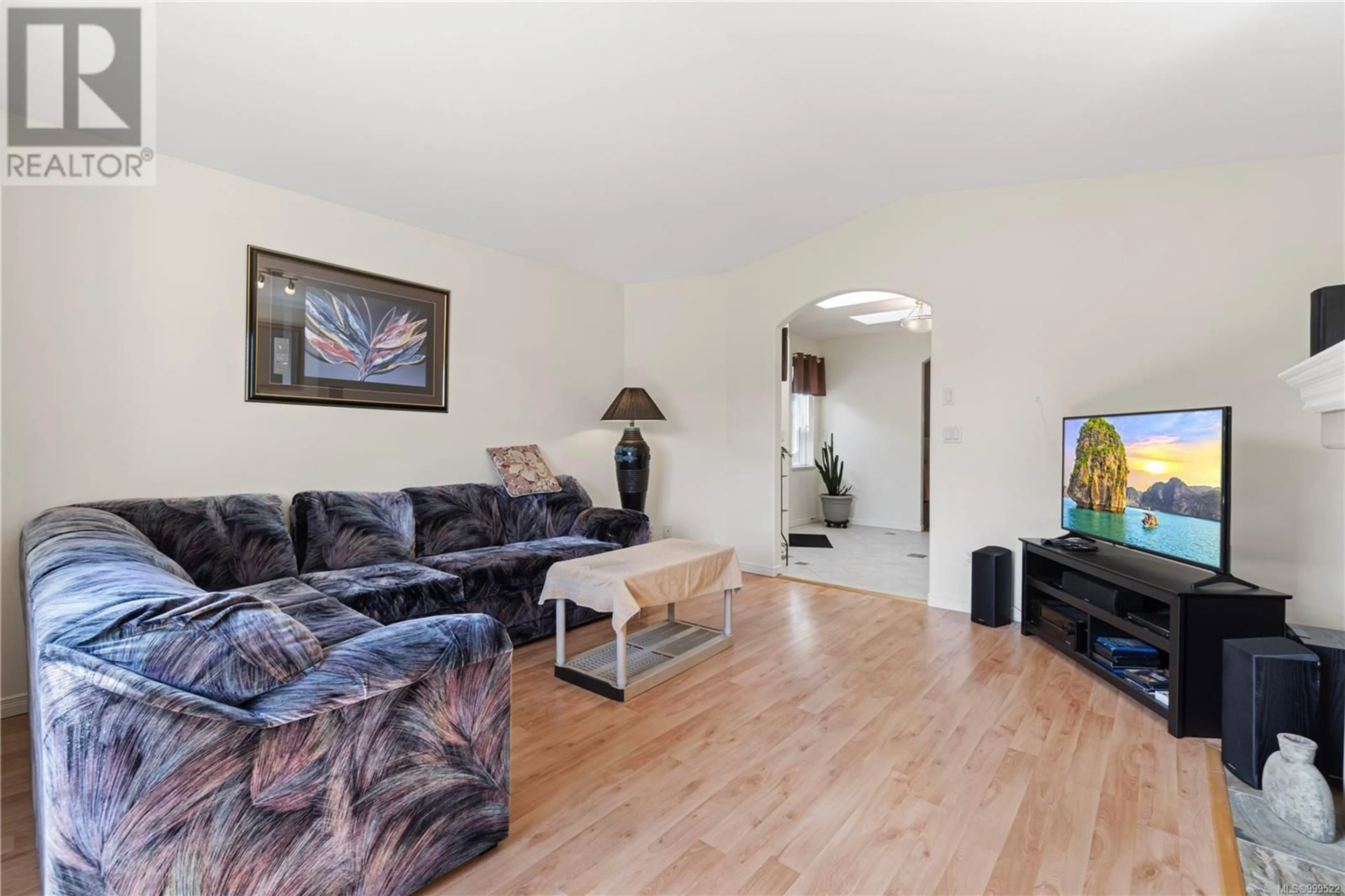 Living room with furniture, unknown for 6117 BRICKYARD ROAD, Nanaimo British Columbia V9V1K3