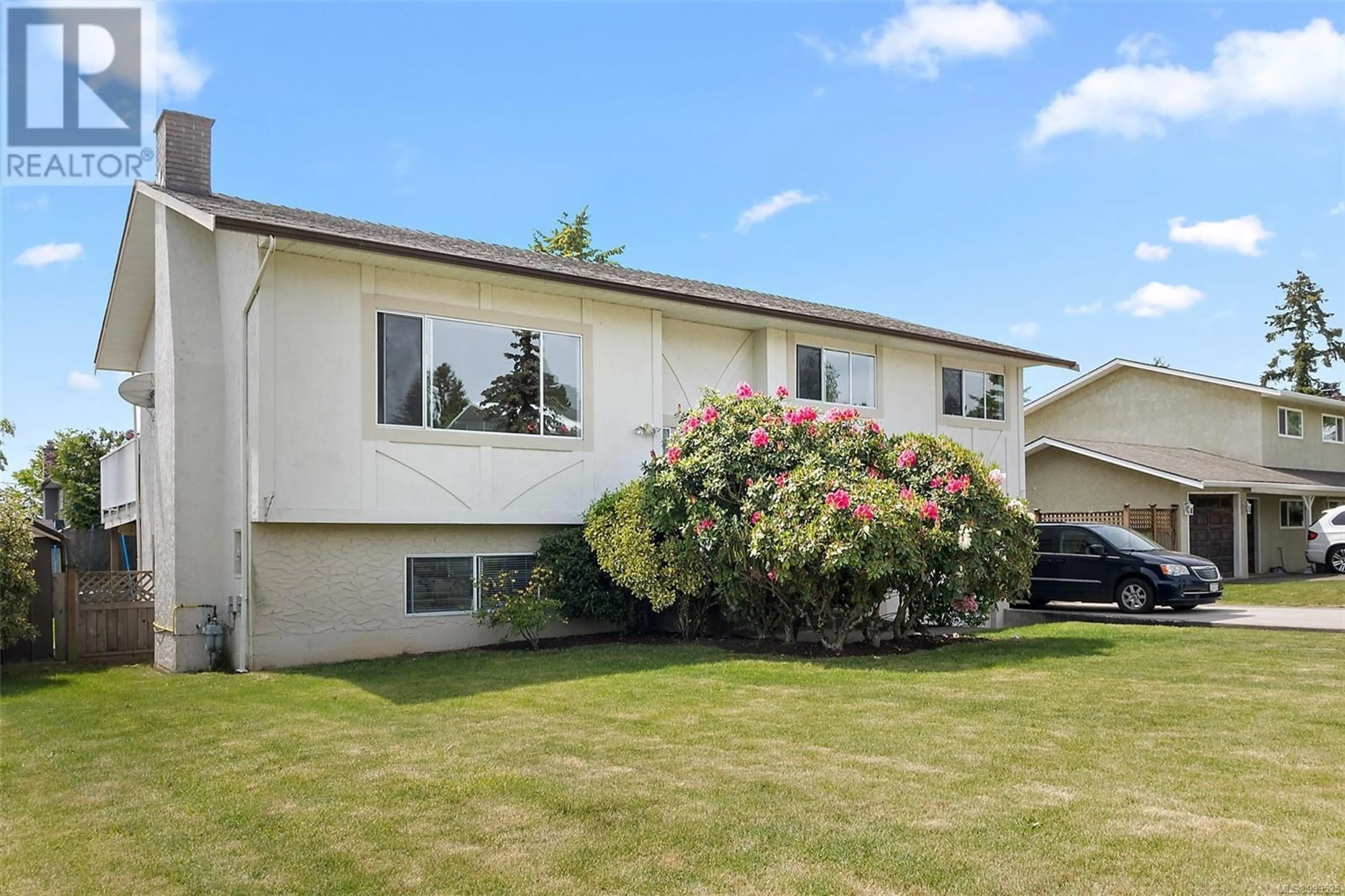 Home with vinyl exterior material, street for 1881 SEABOARD CRESCENT, Central Saanich British Columbia V8M1K6