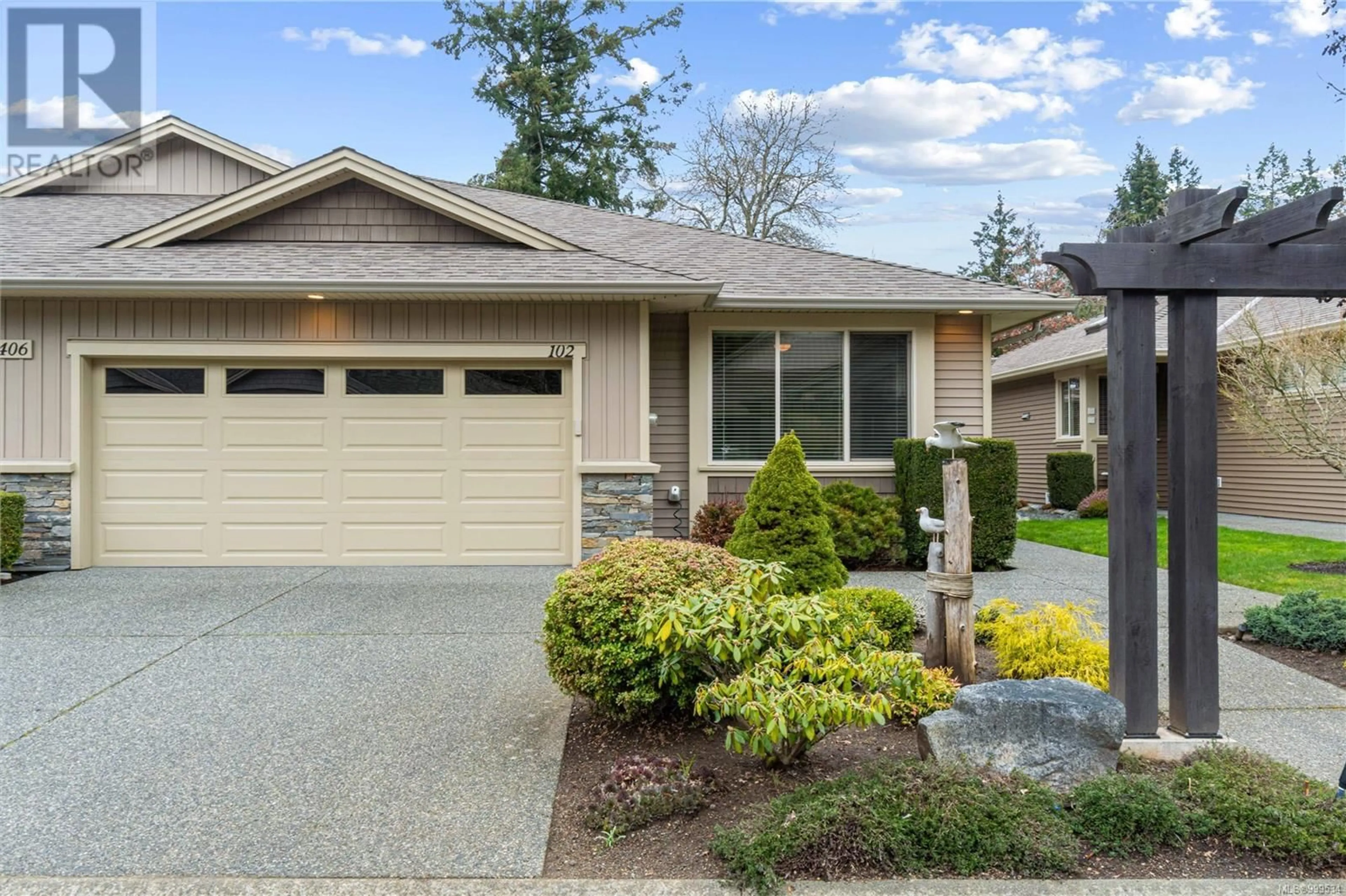 Home with vinyl exterior material, street for 102 - 4406 AMBLEWOOD LANE, Nanaimo British Columbia V9T0E6