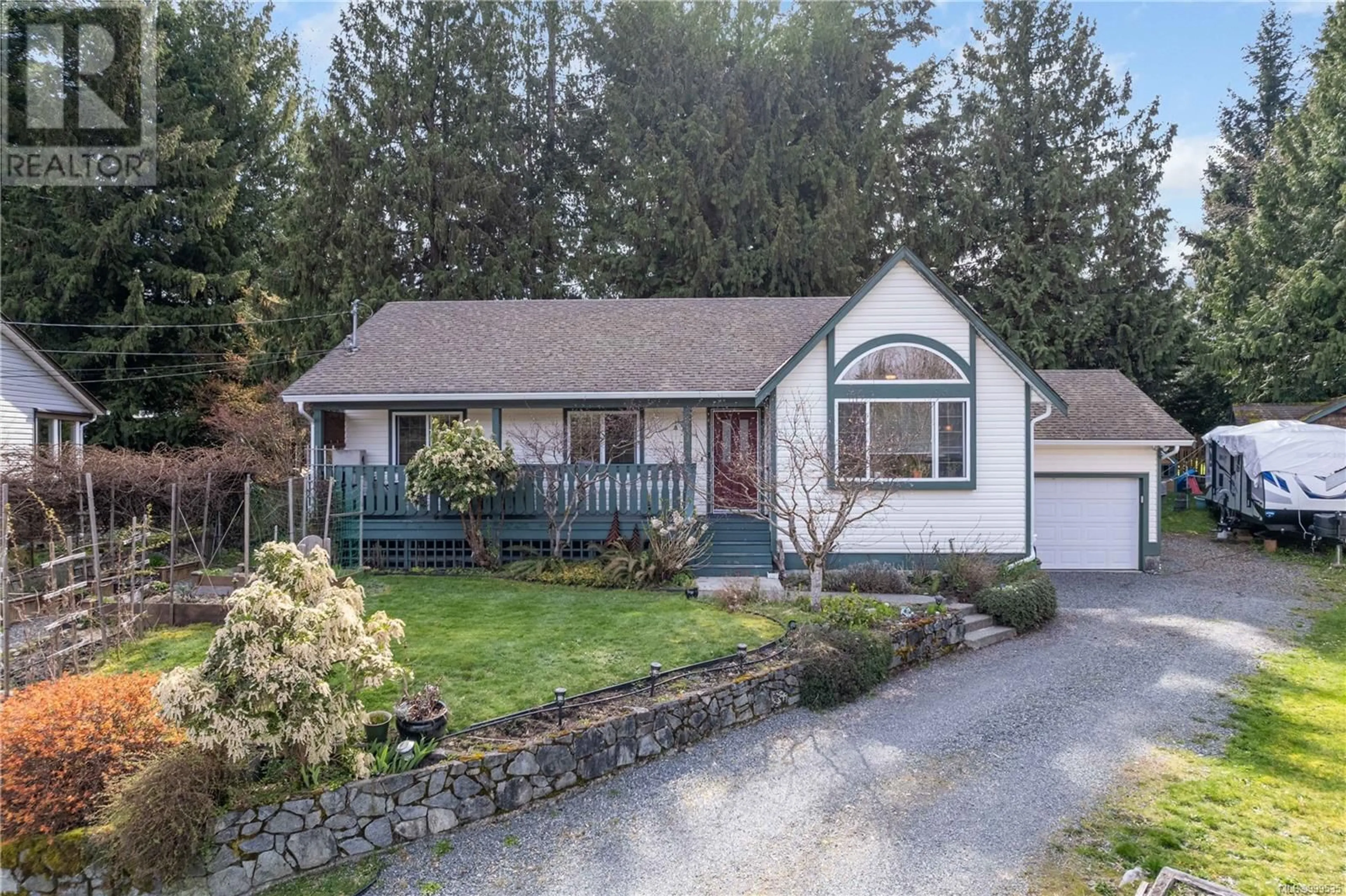 Home with vinyl exterior material, street for 619 FORREST PLACE, Ladysmith British Columbia V9G1P8