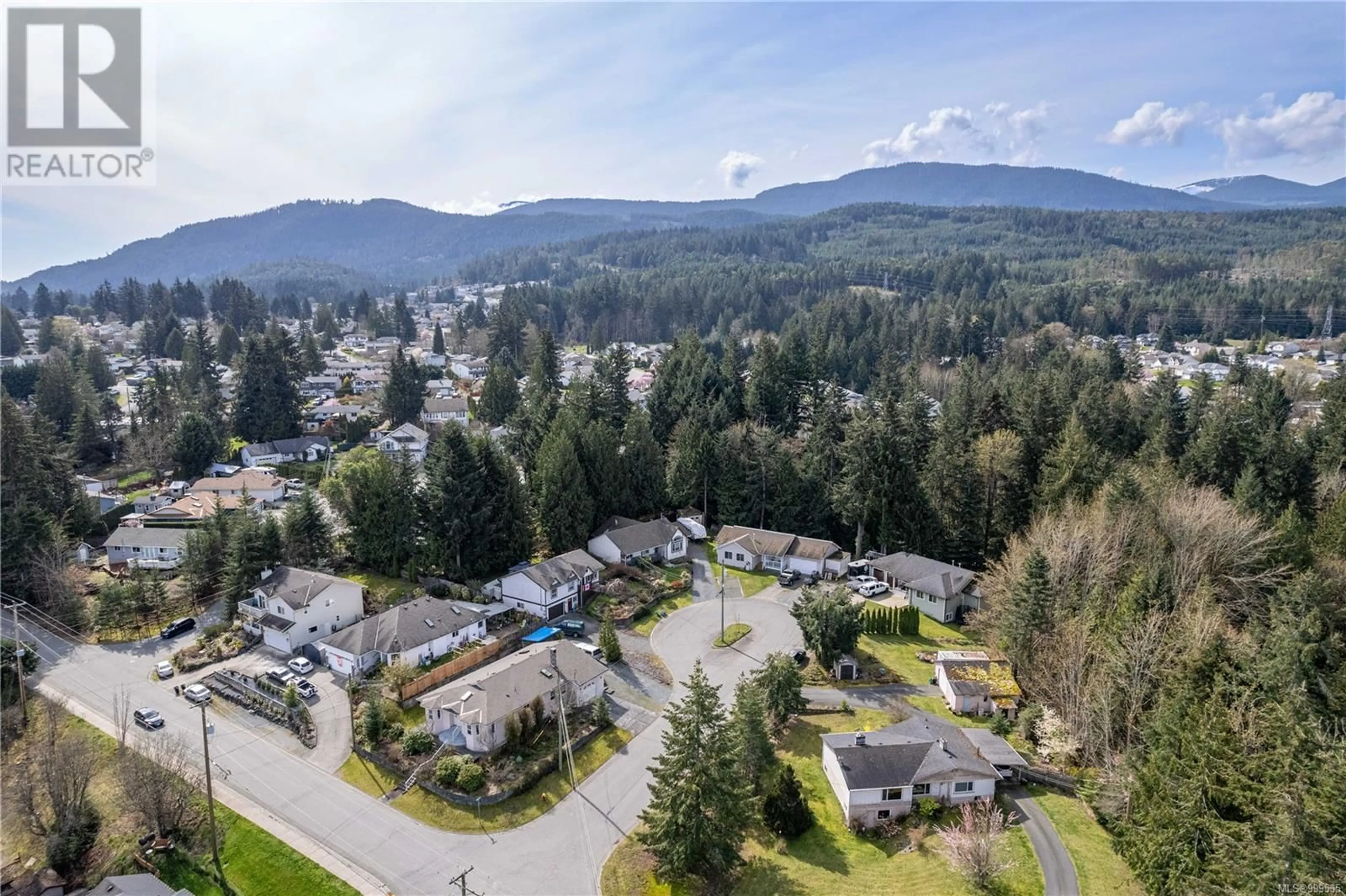 A pic from outside/outdoor area/front of a property/back of a property/a pic from drone, mountain view for 619 FORREST PLACE, Ladysmith British Columbia V9G1P8