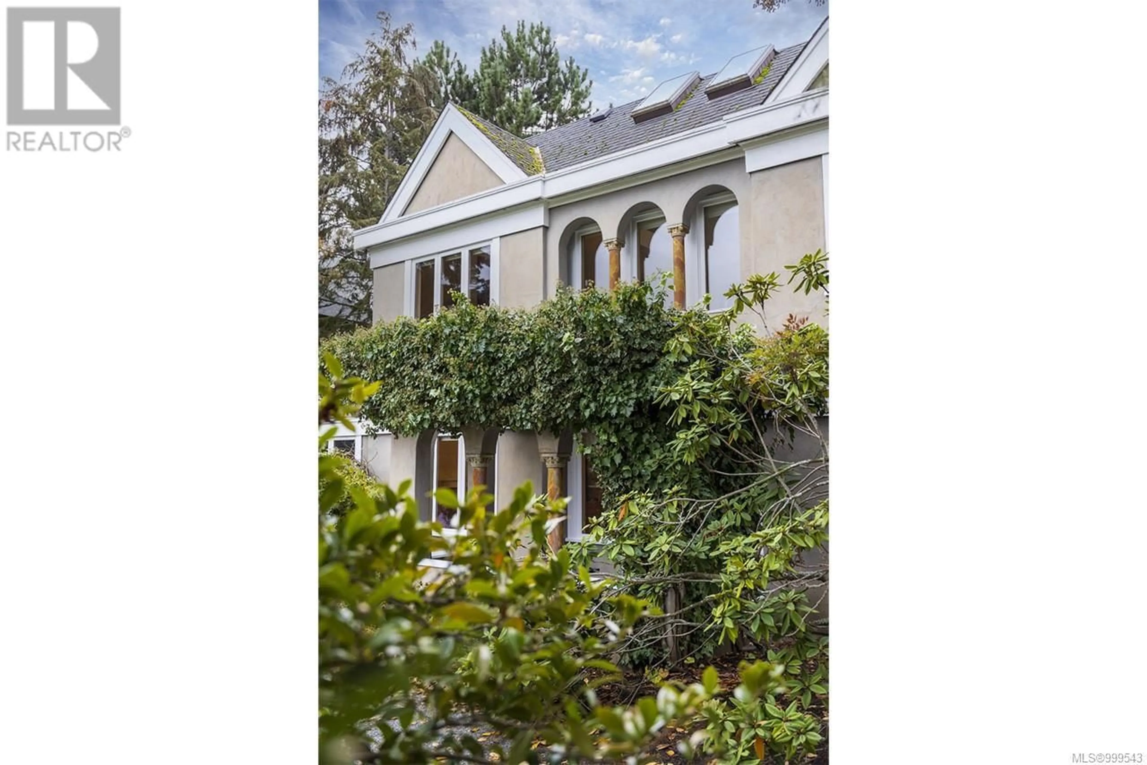 A pic from outside/outdoor area/front of a property/back of a property/a pic from drone, street for 213 MARY STREET, Victoria British Columbia V9A3V8