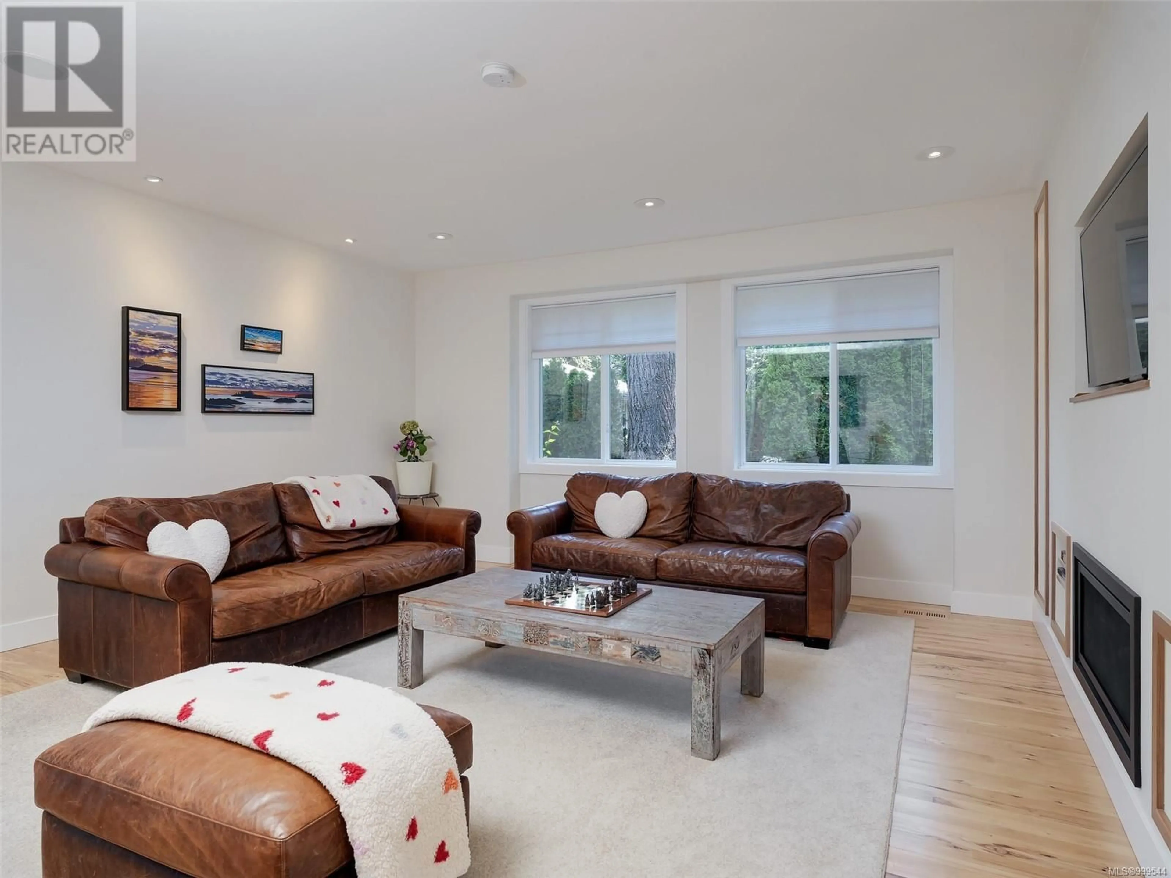 Living room with furniture, wood/laminate floor for 1202 OCEAN PARK LANE, Saanich British Columbia V8X5M6