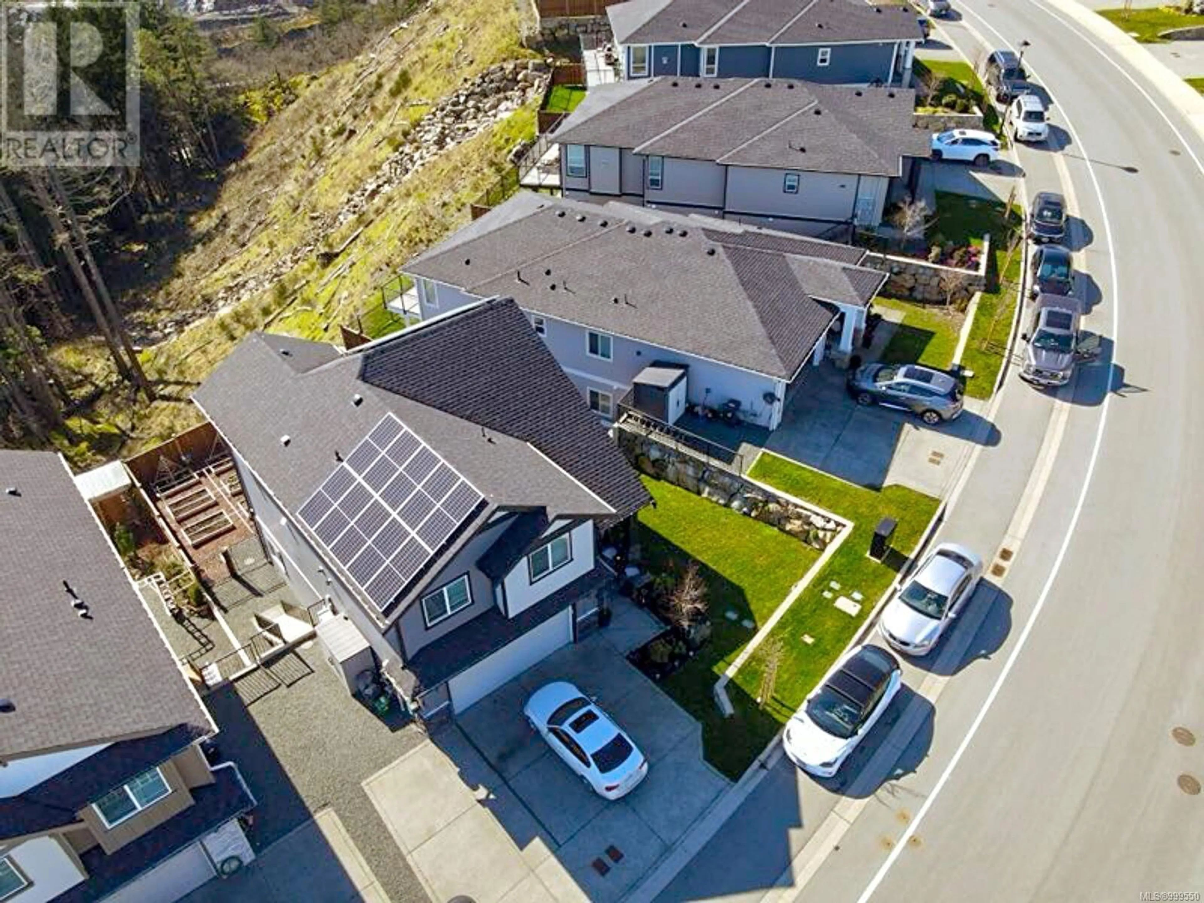 A pic from outside/outdoor area/front of a property/back of a property/a pic from drone, street for 1307 FLINT AVENUE, Langford British Columbia V9B0Z8