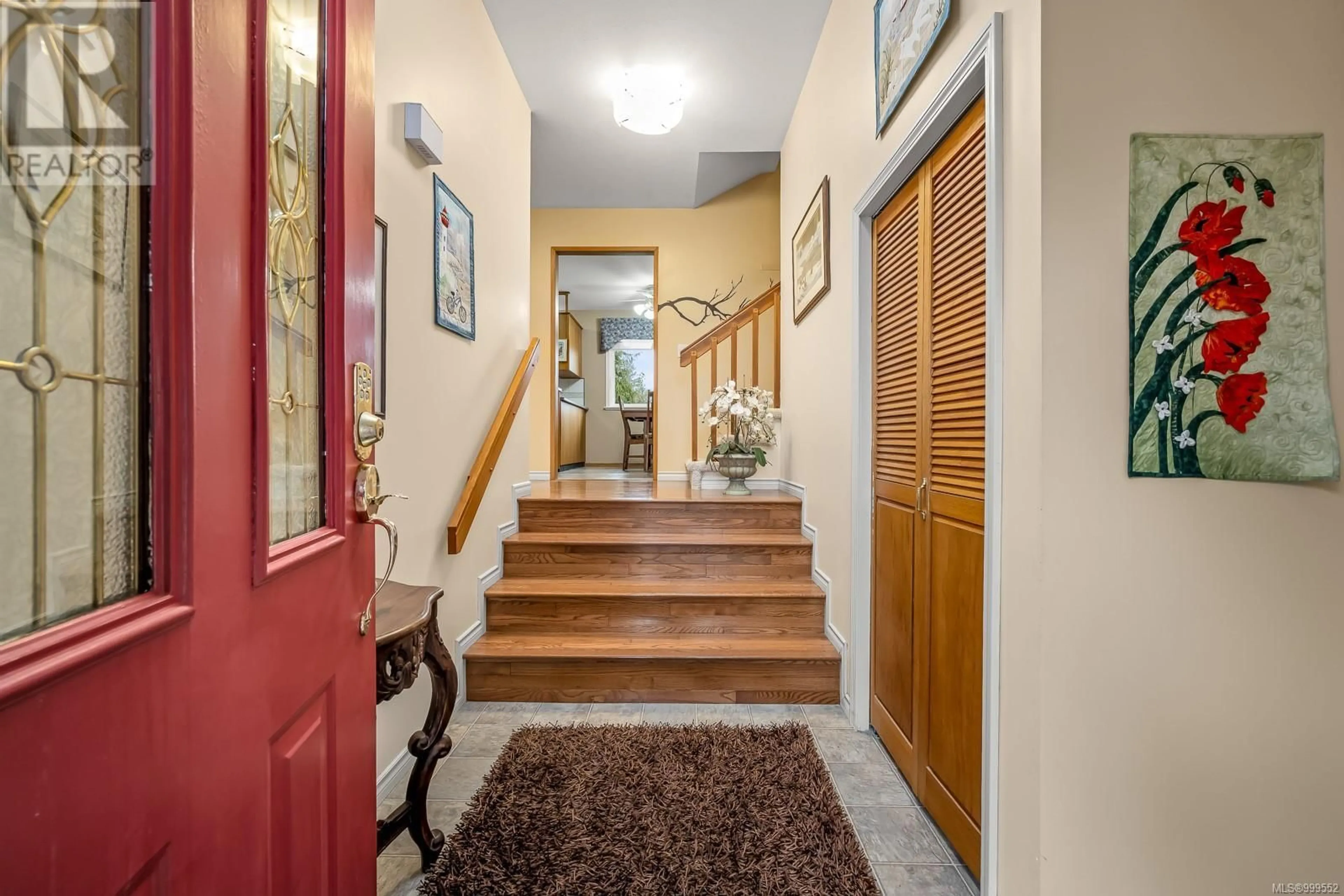Indoor foyer for 2069 GULL AVENUE, Comox British Columbia V9M1L5