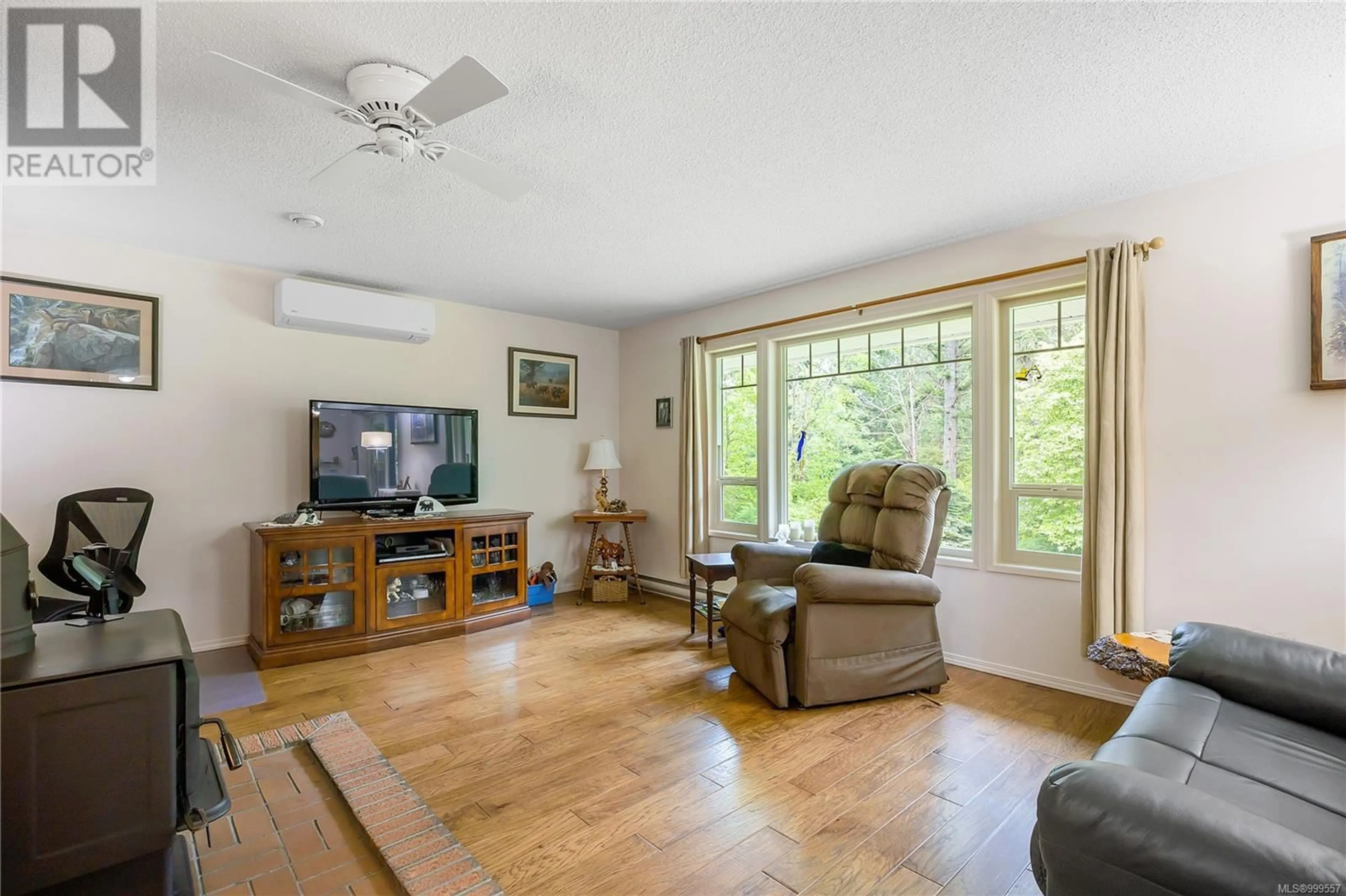 Living room with furniture, unknown for 2953 RAVENHILL ROAD, Nanaimo British Columbia V9X1N7