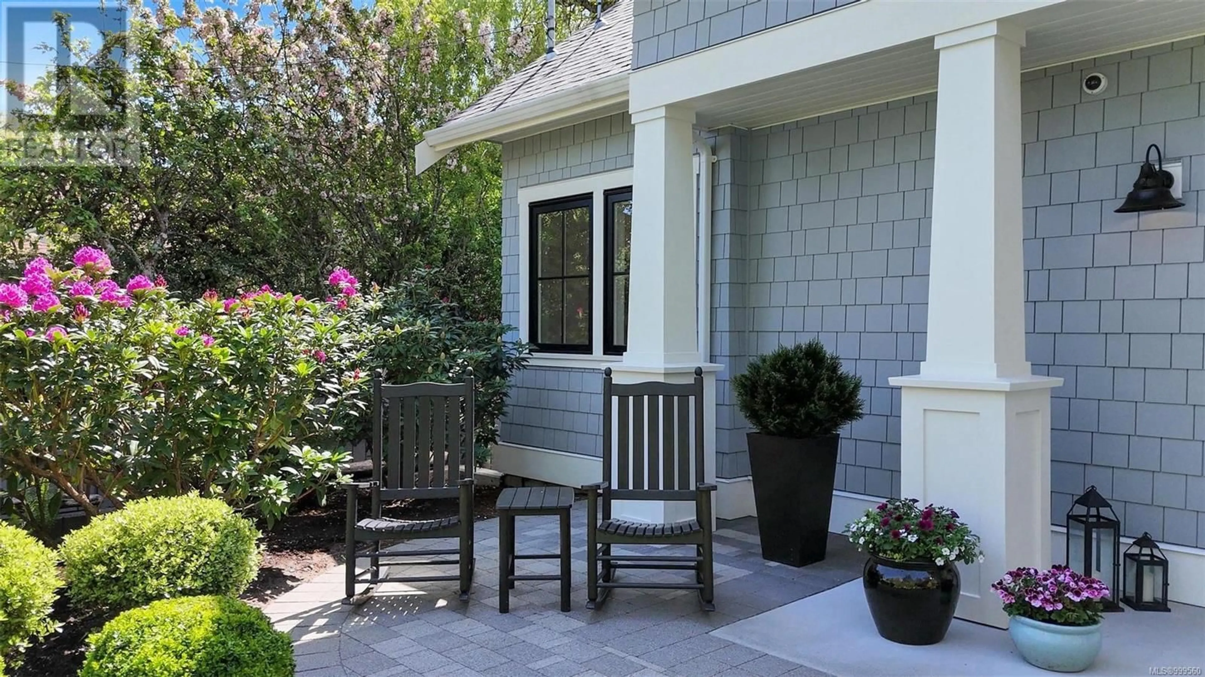 Patio, street for 1105 DARCY LANE, Saanich British Columbia V8Y1G1