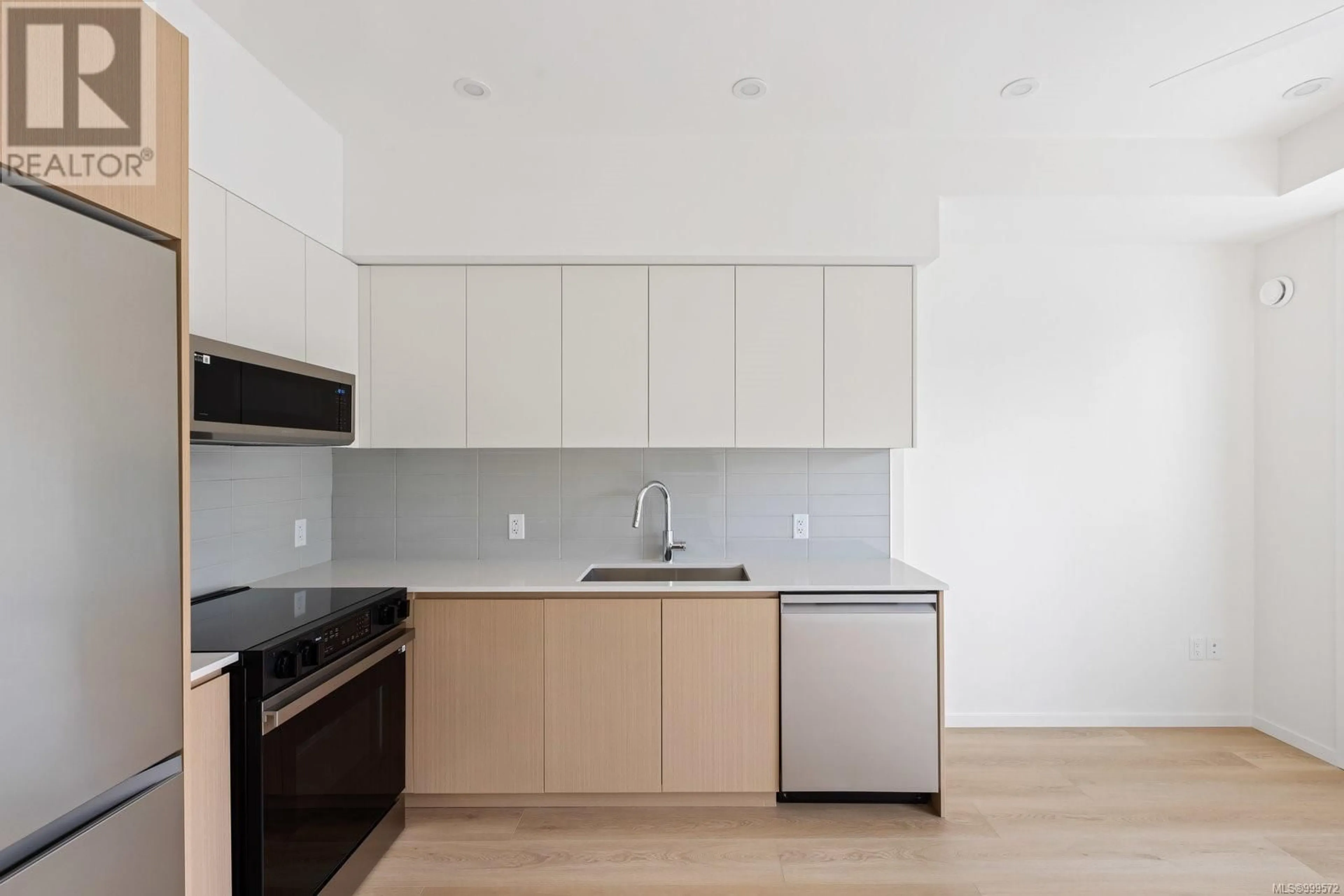 Standard kitchen, unknown for 118 - 2374 OAKVILLE AVENUE, Sidney British Columbia V8L1V5