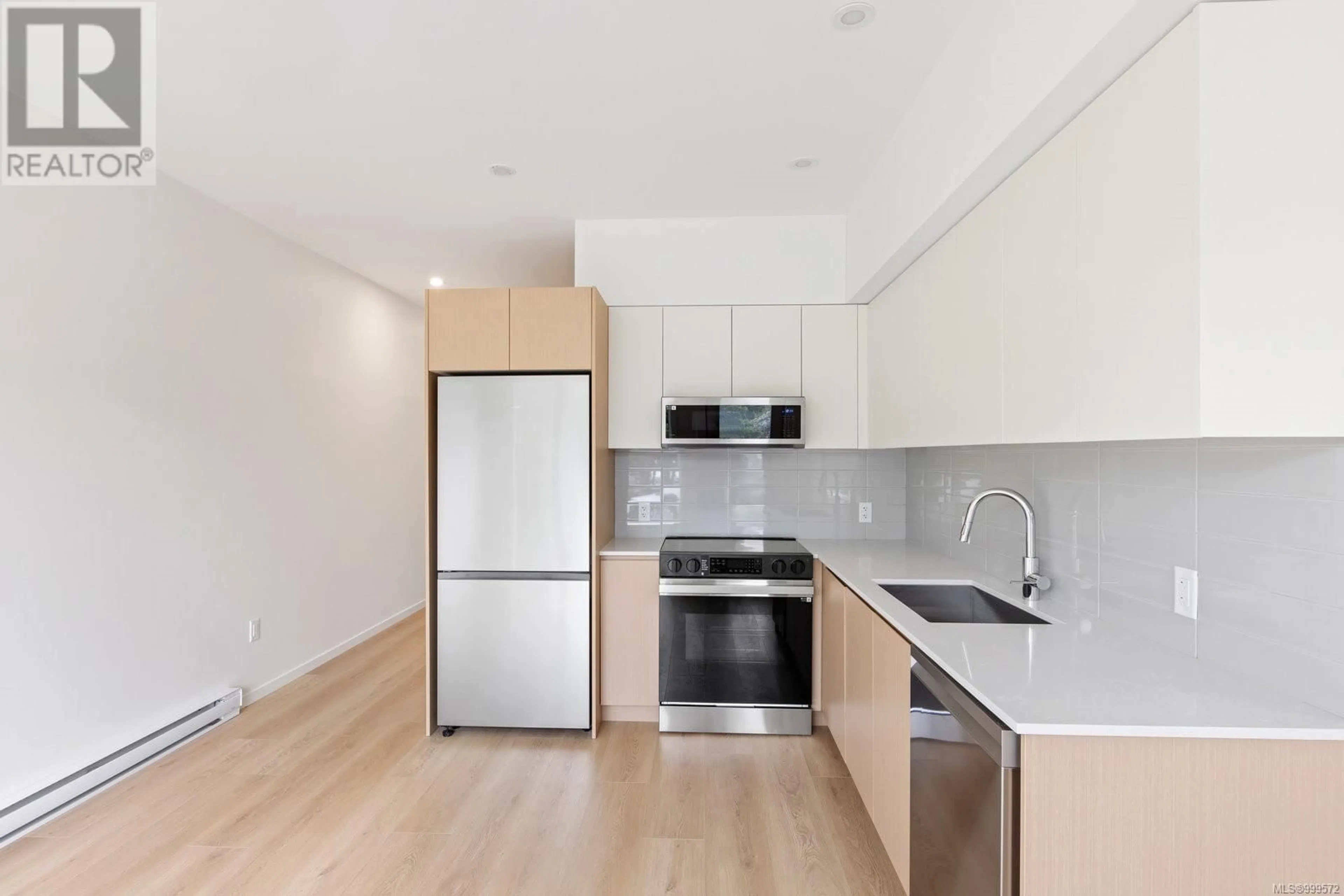 Standard kitchen, wood/laminate floor for 118 - 2374 OAKVILLE AVENUE, Sidney British Columbia V8L1V5