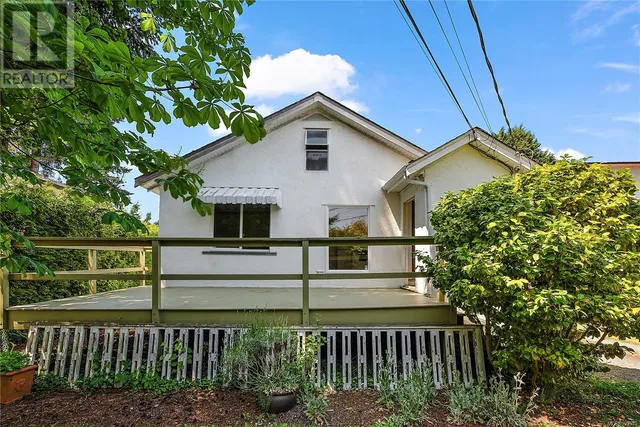 2844 ROCKWELL AVENUE, Saanich 3