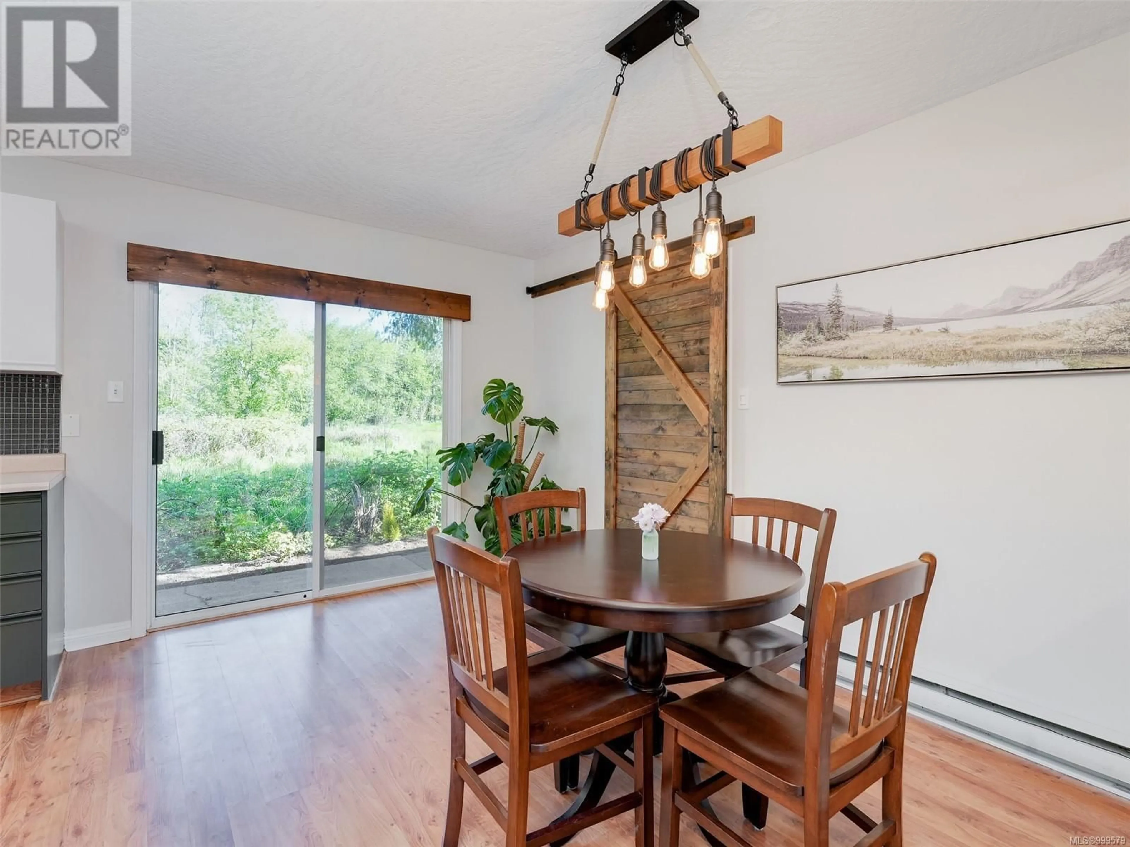 Dining room, wood/laminate floor for 7042 BROOKS PLACE, Sooke British Columbia V9Z0P9
