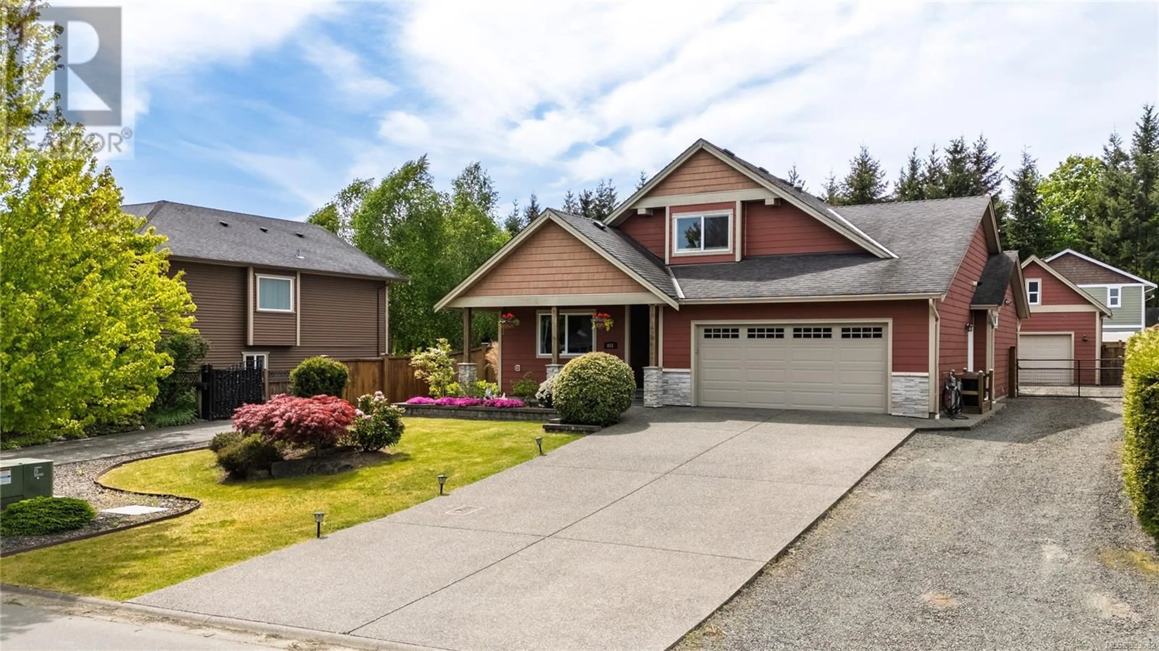 Home with vinyl exterior material, street for 681 NODALES DRIVE, Campbell River British Columbia V9H0A6
