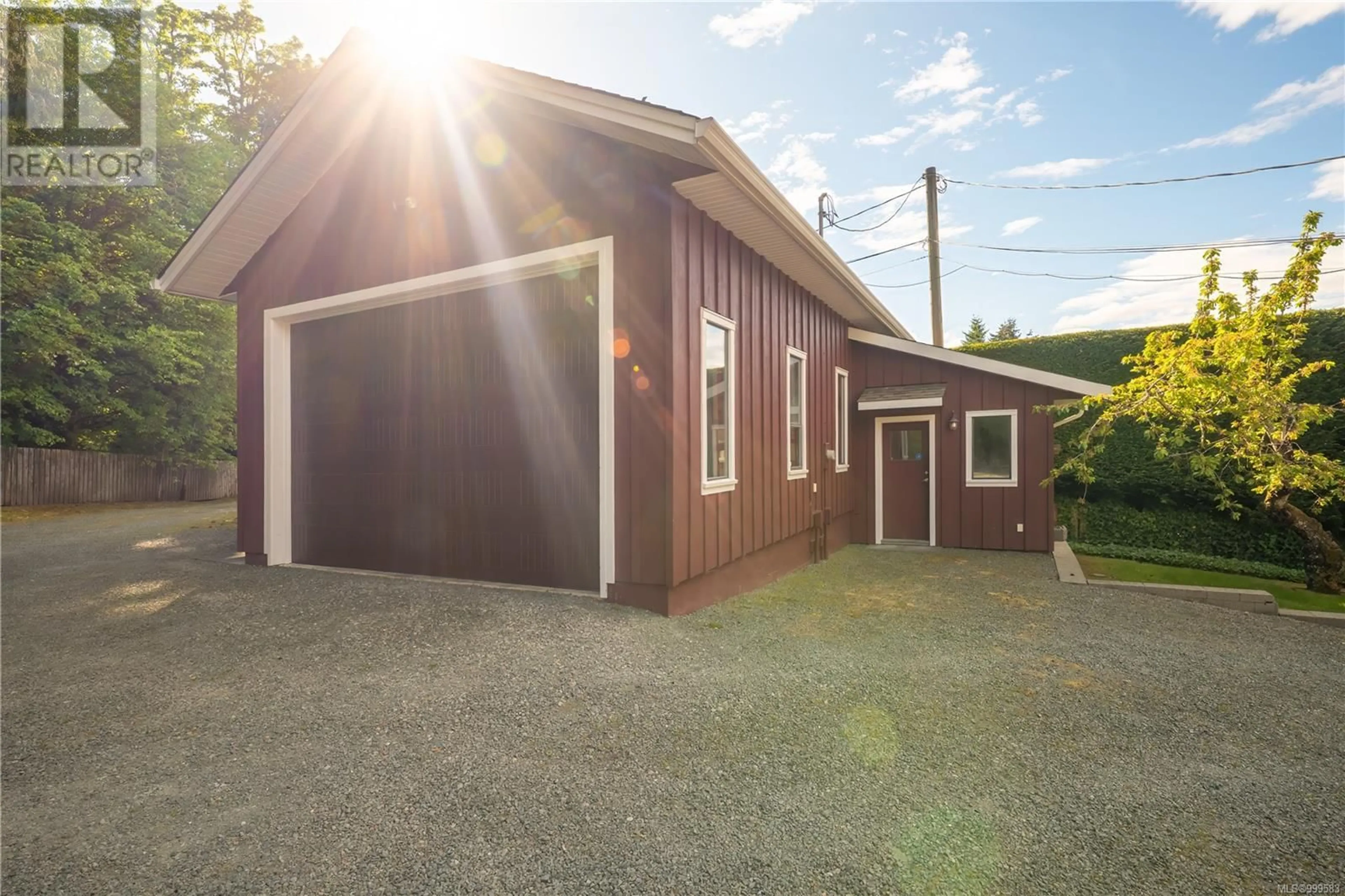 Indoor garage for 5026 LIMBERIS DRIVE, Ladysmith British Columbia V9G1M6