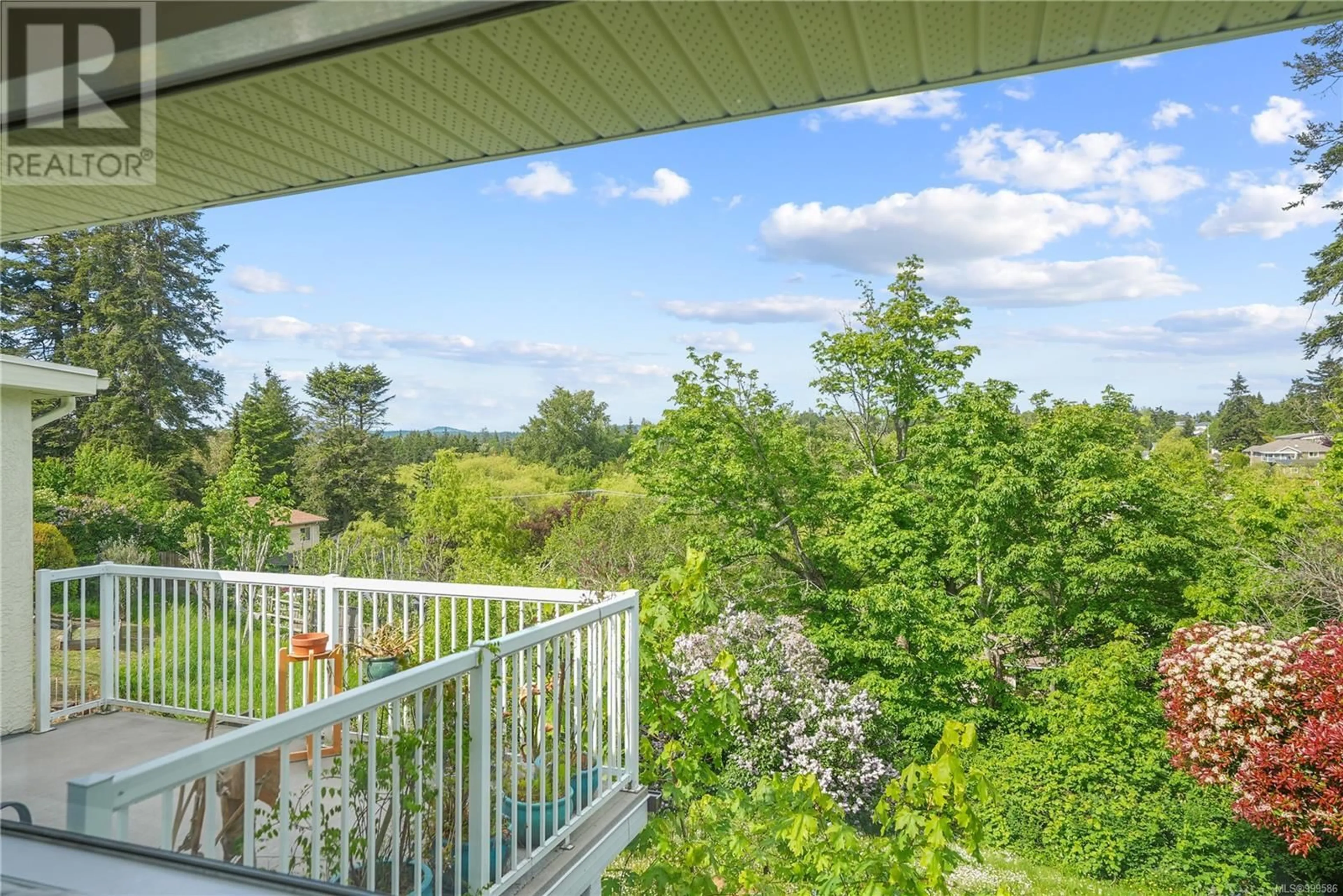 Patio, water/lake/river/ocean view for 736 JASMINE AVENUE, Saanich British Columbia V8Z2N9
