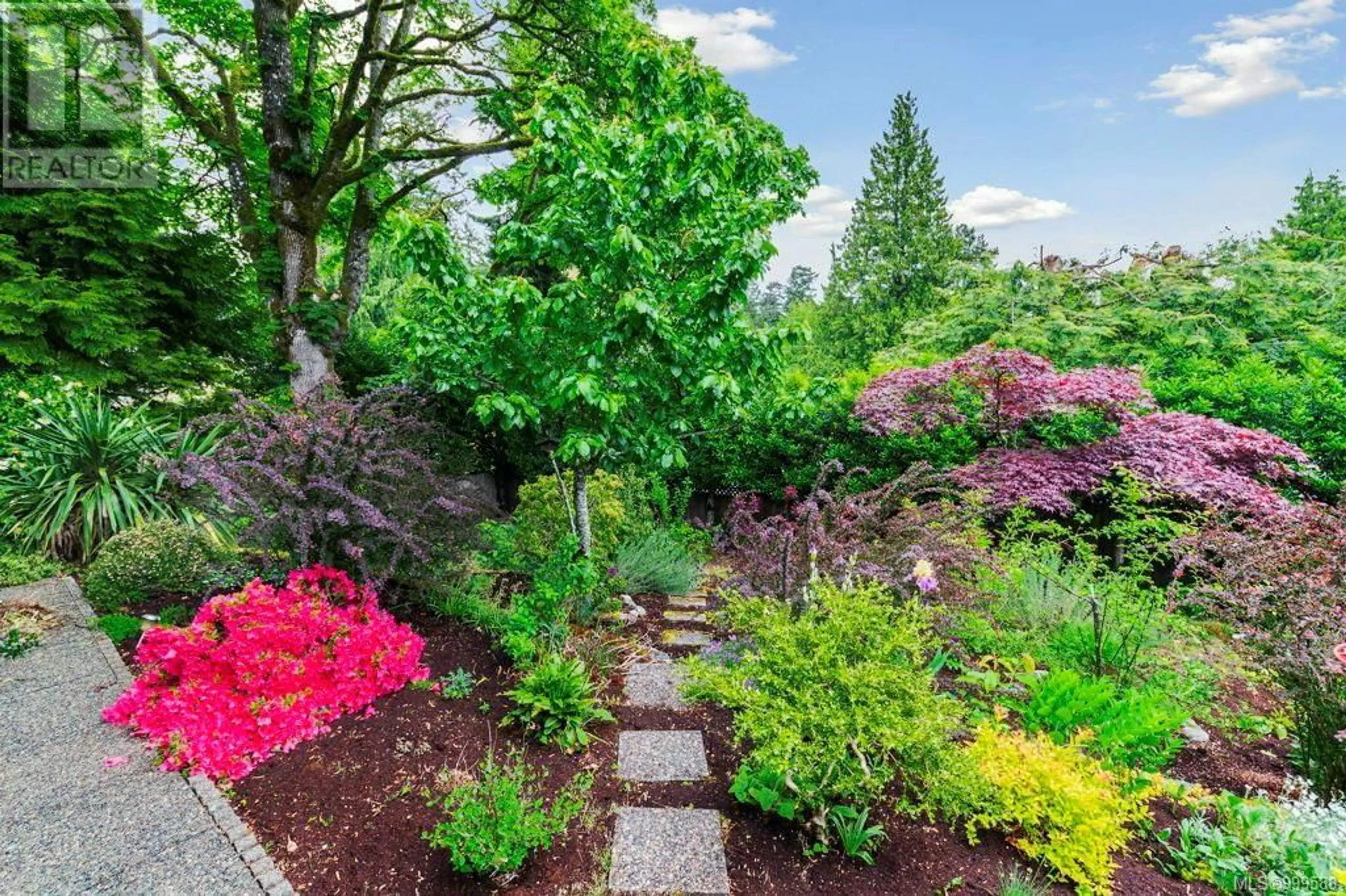 Patio, unknown for 5118 DEL MONTE AVENUE, Saanich British Columbia V8Y2N7