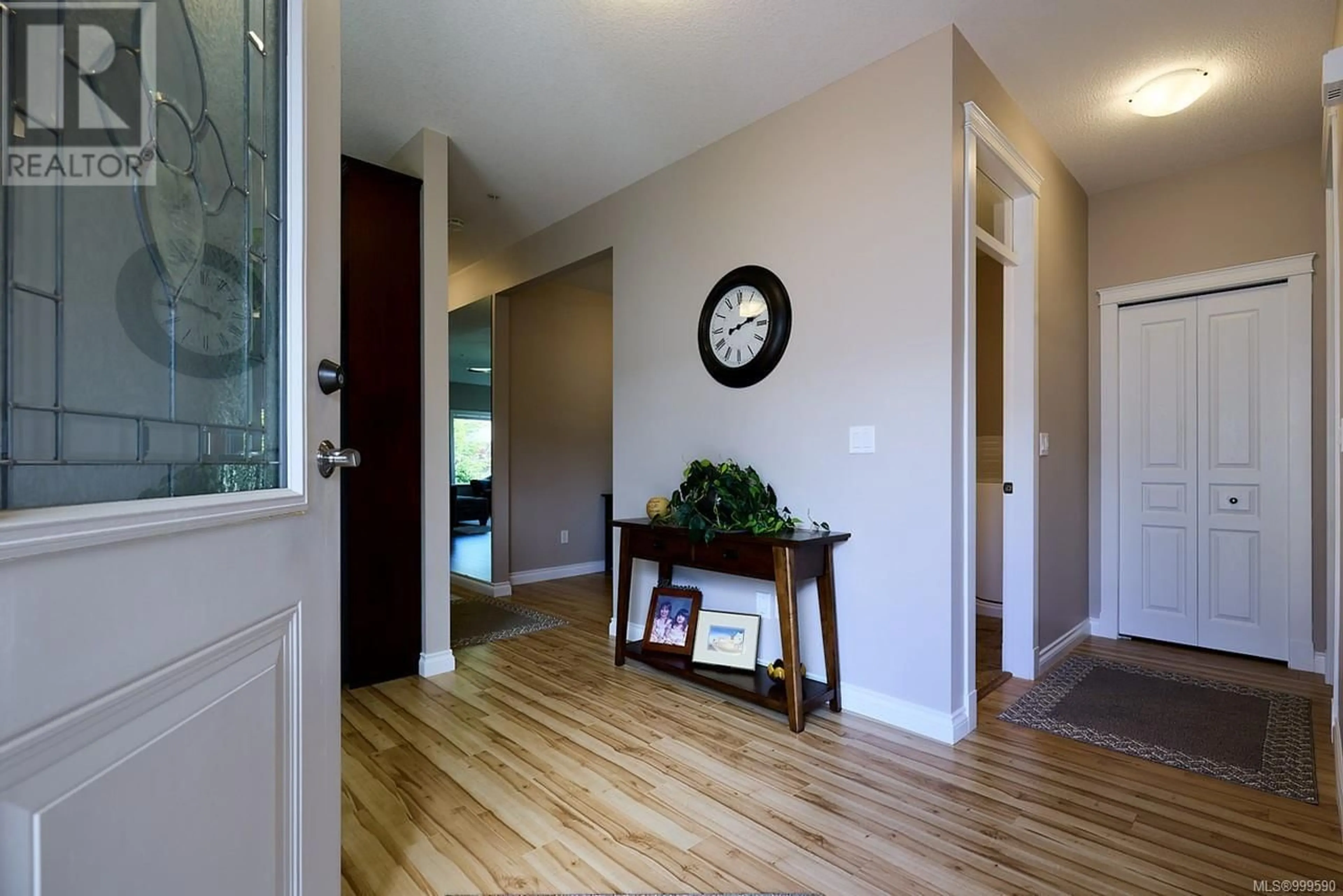 Indoor entryway for 2412 PARVEEN PLACE, Nanaimo British Columbia V9T0G2
