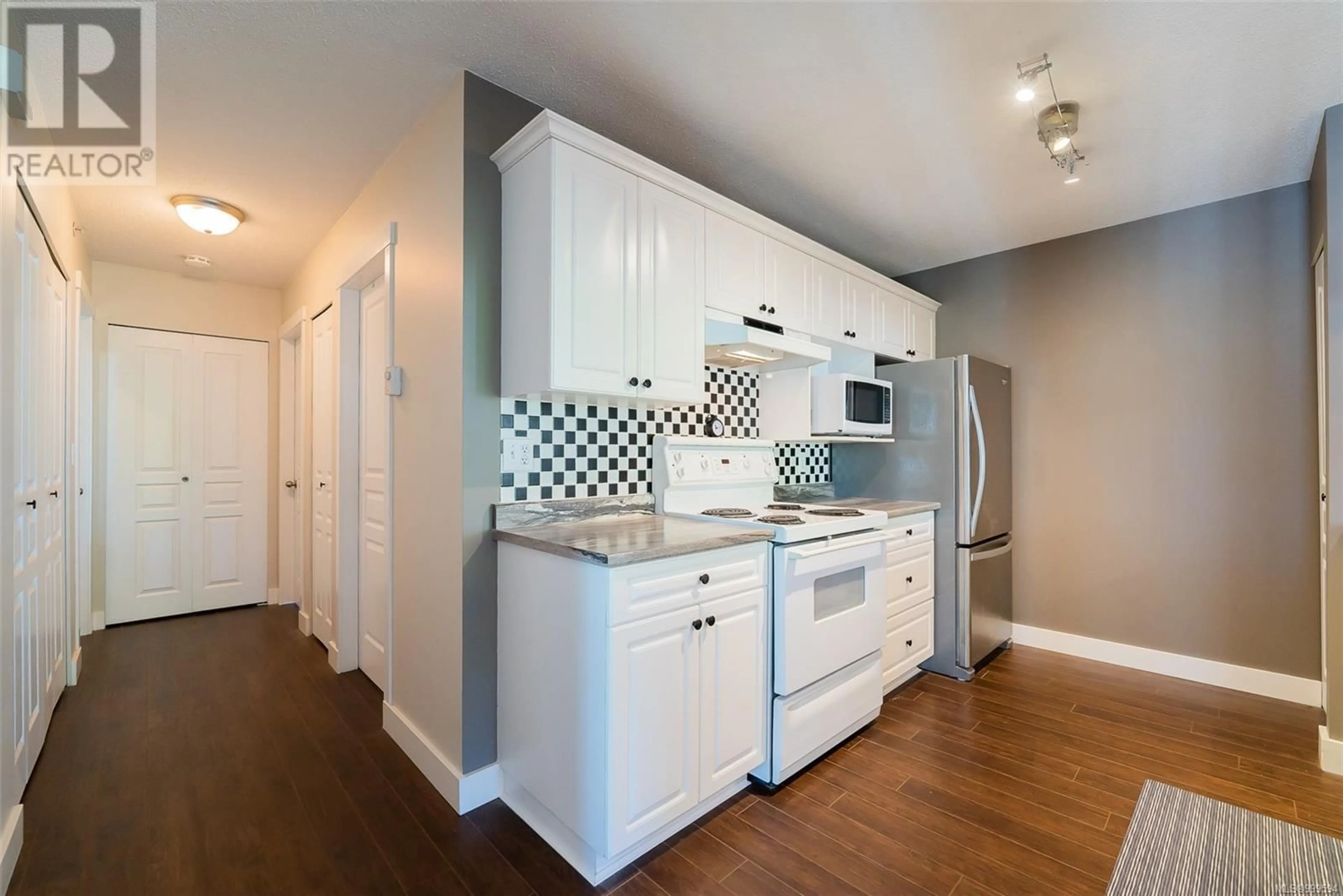 Standard kitchen, ceramic/tile floor for 6036 CEDAR GROVE DRIVE, Nanaimo British Columbia V9T6G1