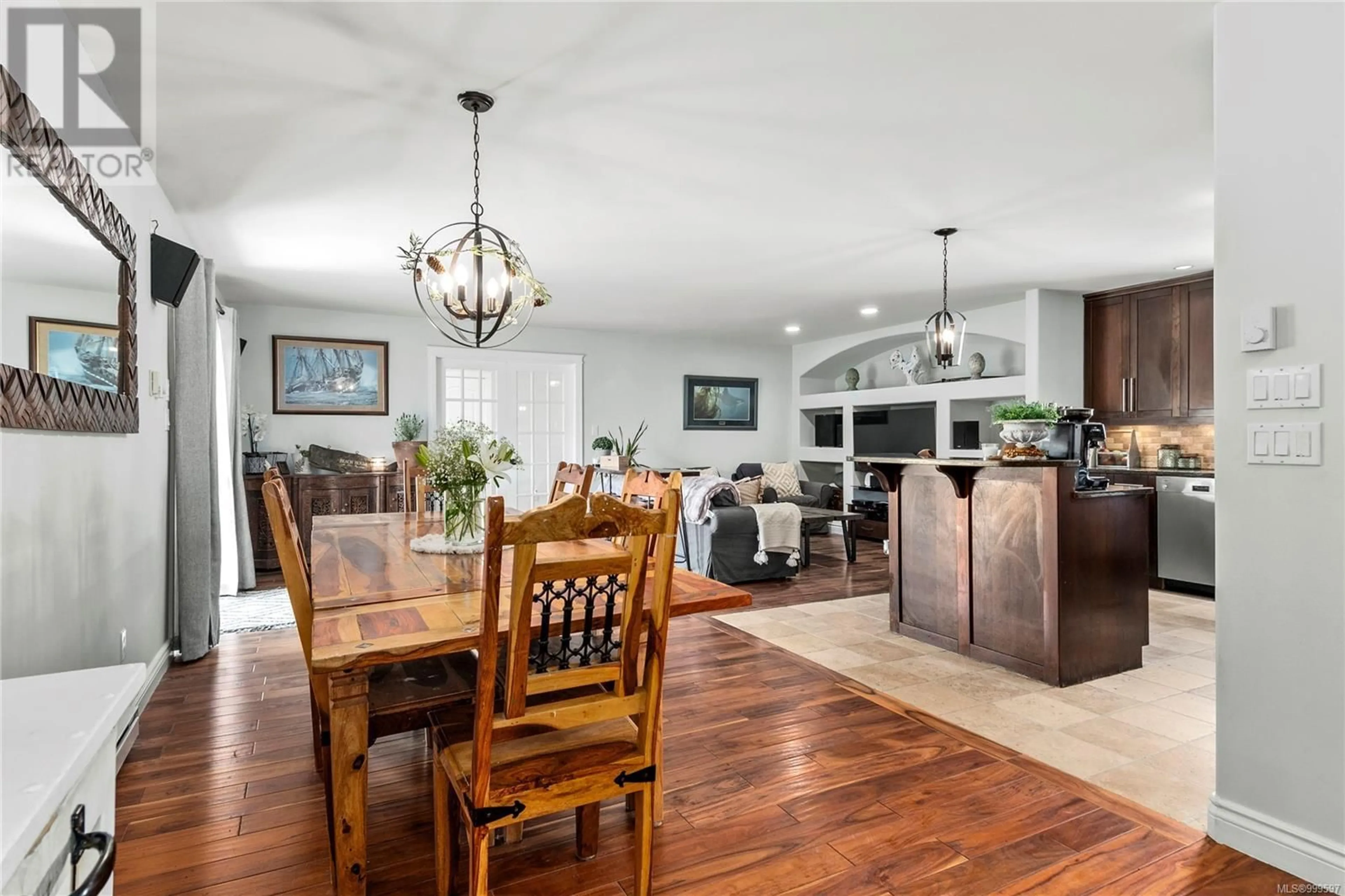 Open concept kitchen, wood/laminate floor for 270 CAROLYN ROAD, Campbell River British Columbia V9W5M6