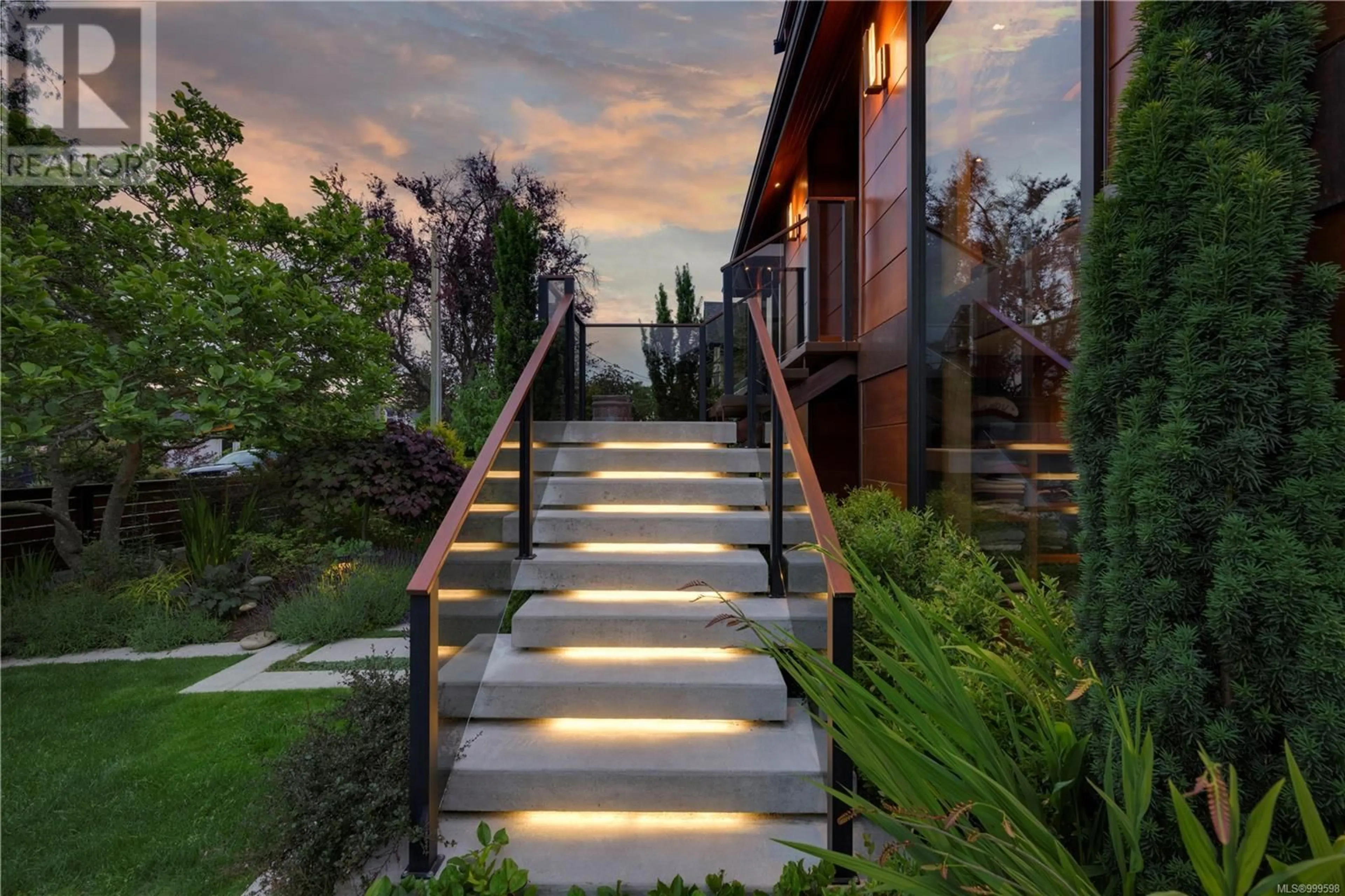 Stairs for 626 MONTEREY AVENUE, Oak Bay British Columbia V8S4T9