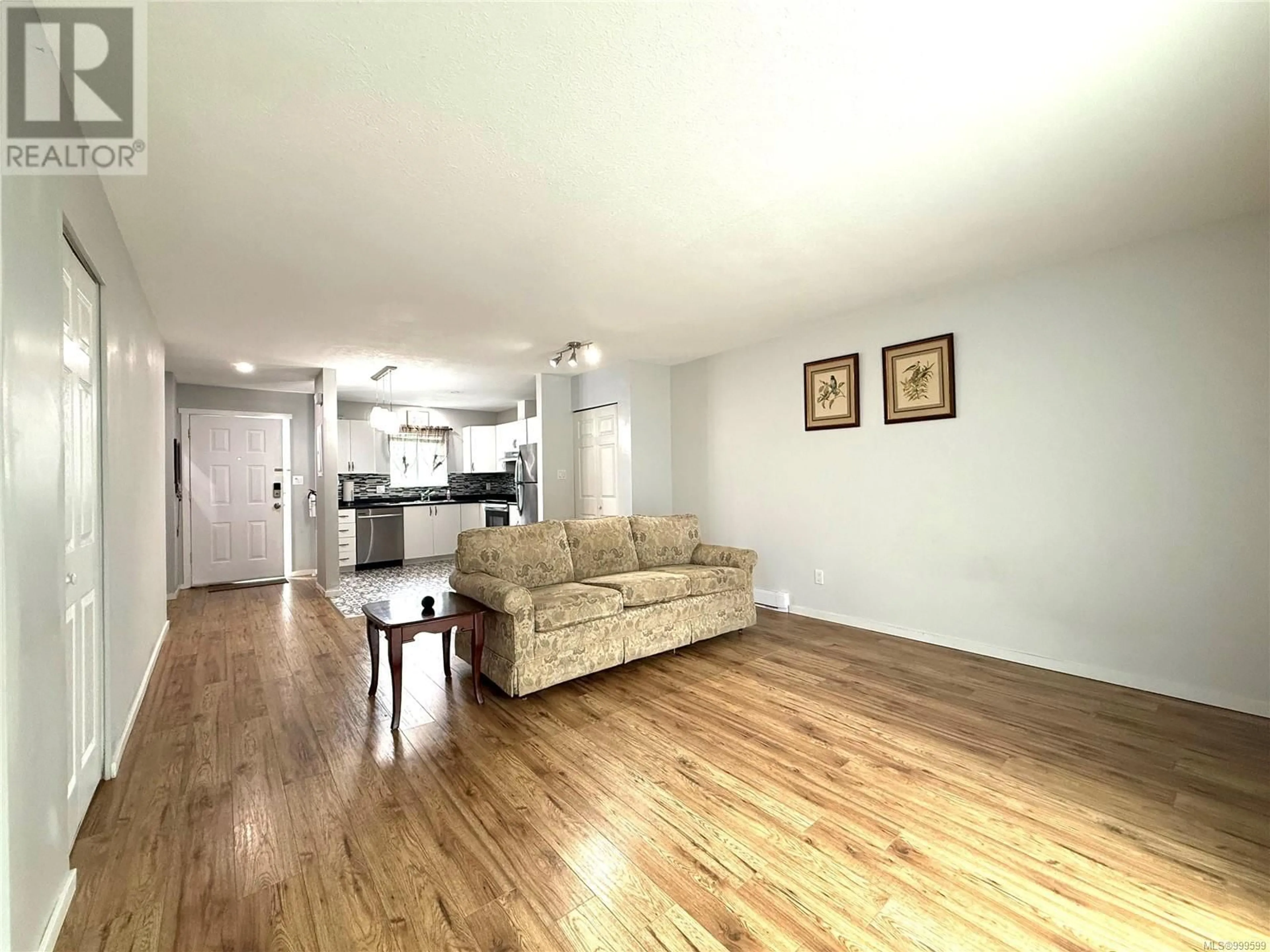 A pic of a room for 2 - 704 7TH AVENUE, Campbell River British Columbia V9W4A4