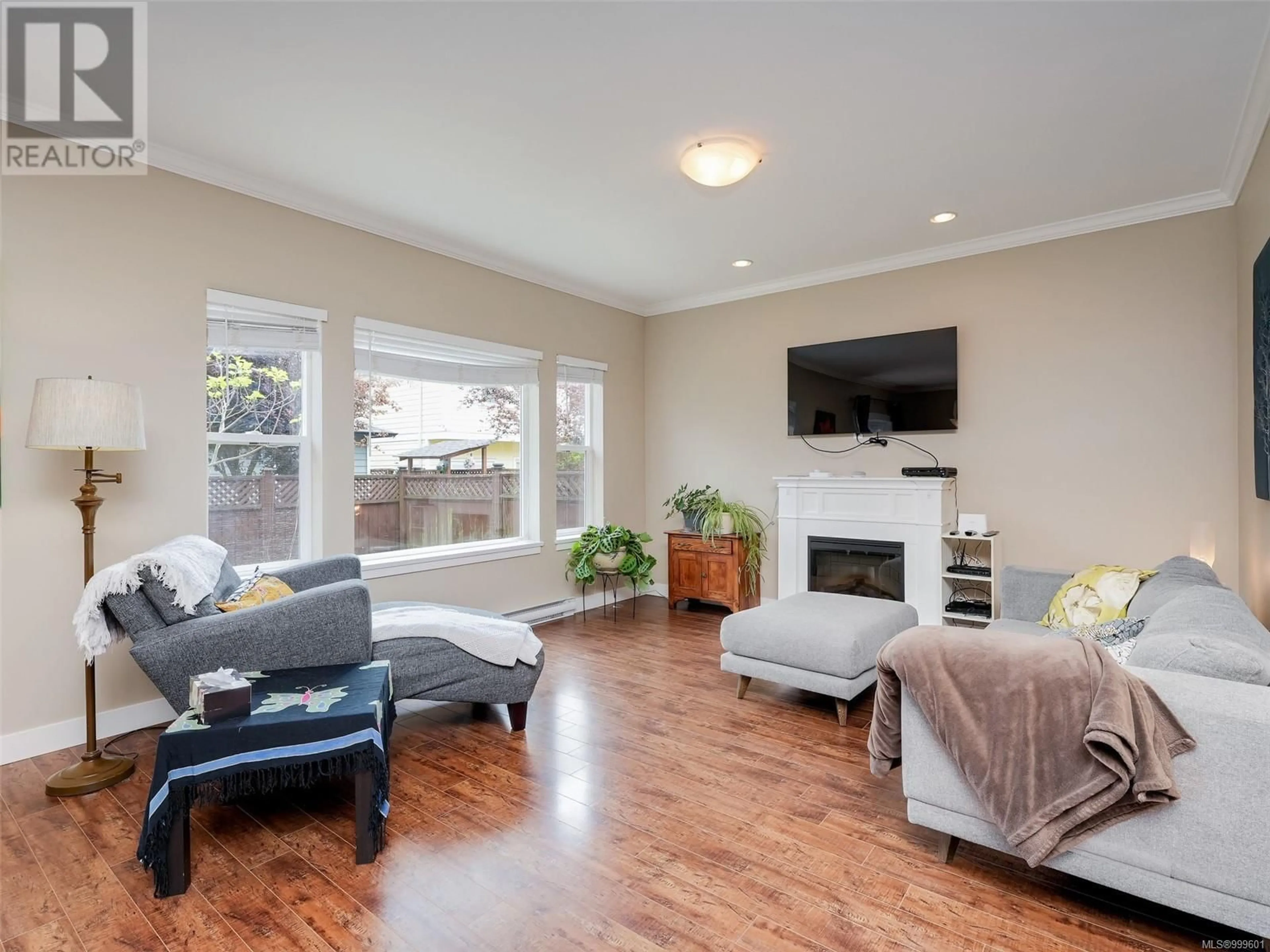 Living room with furniture, wood/laminate floor for 3283 MERLIN ROAD, Langford British Columbia V9C0H3