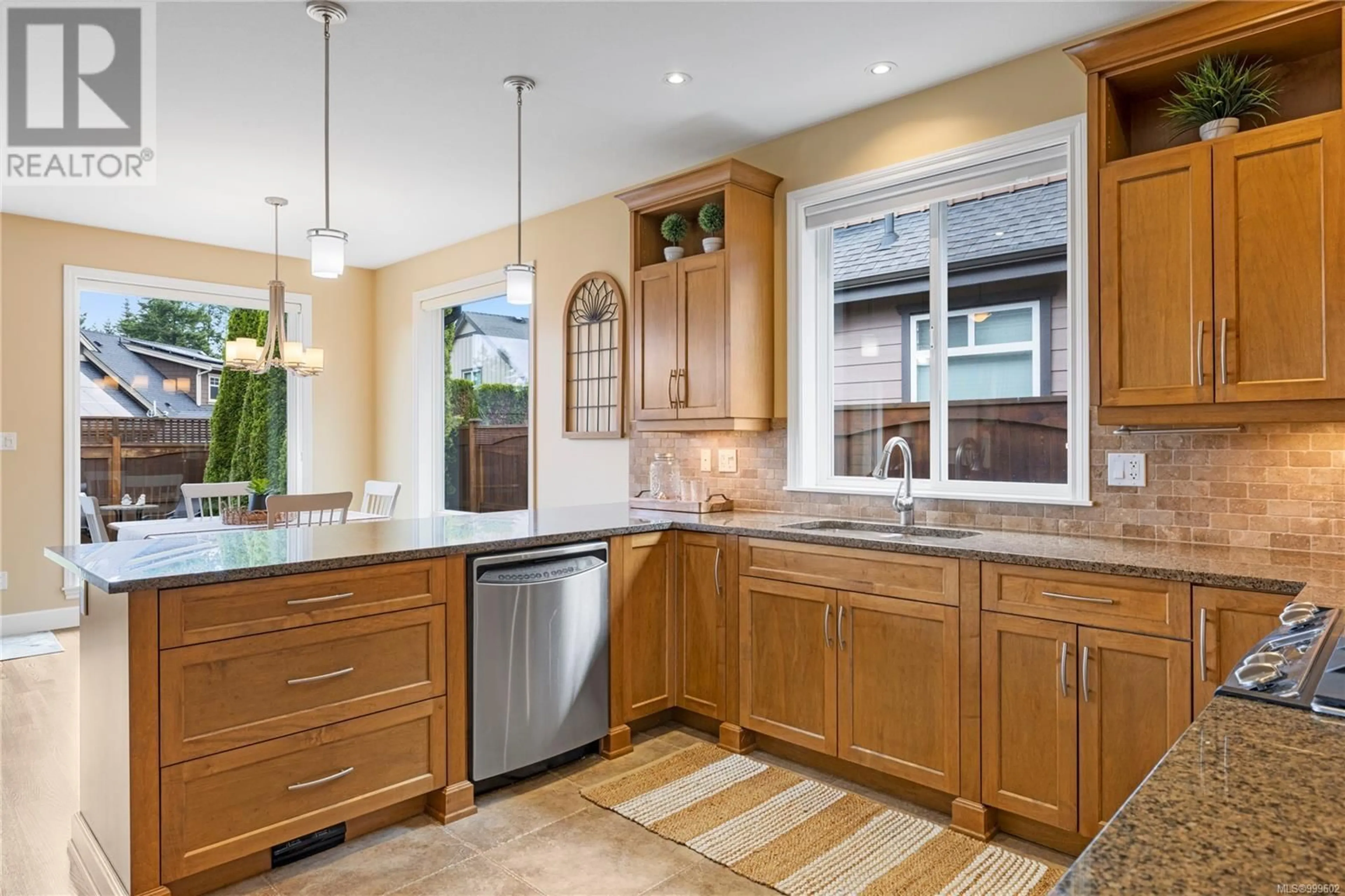 Open concept kitchen, ceramic/tile floor for 742 TEMPLE STREET, Parksville British Columbia V9P1A9