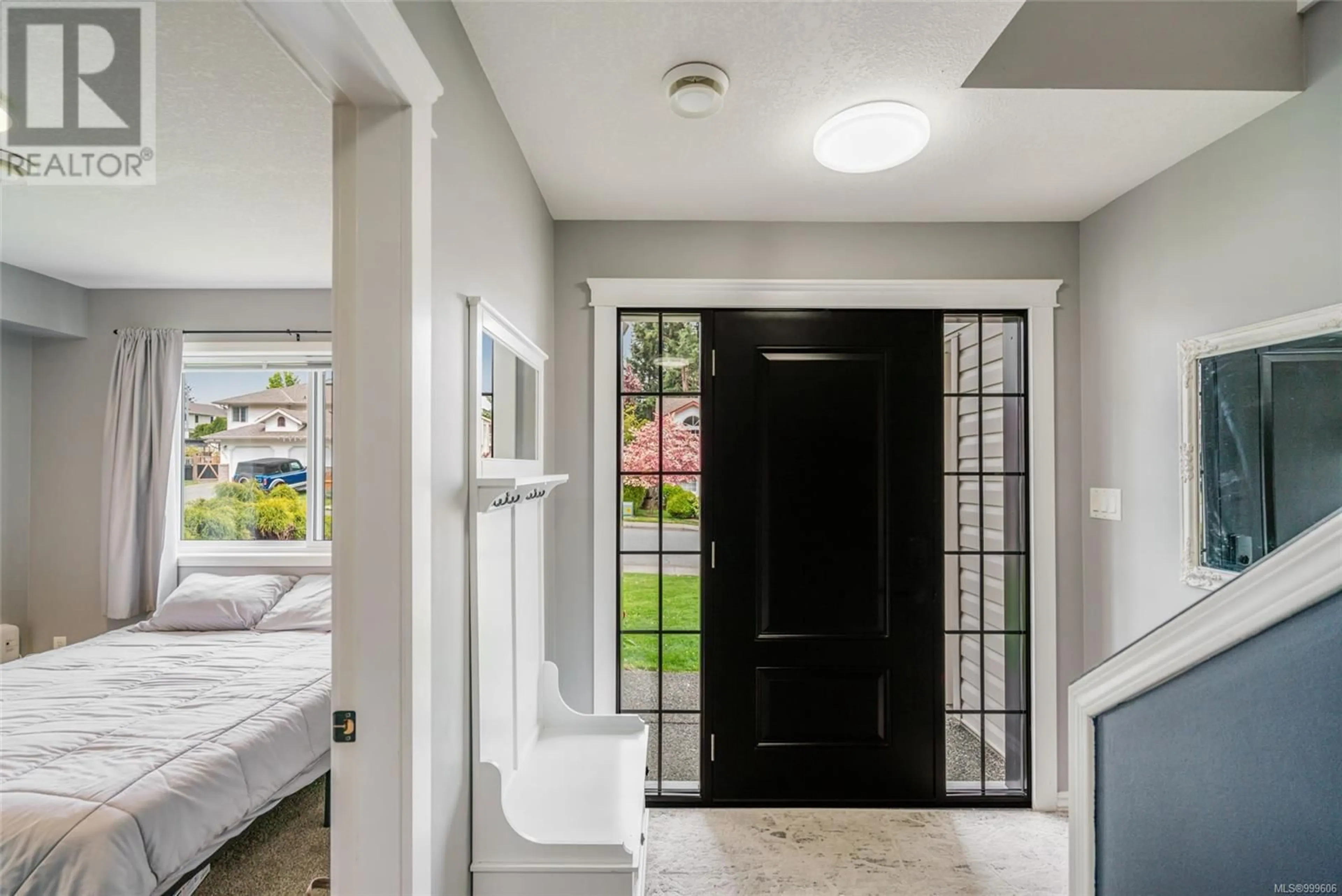 Indoor entryway for 2202 SUN VALLEY DRIVE, Nanaimo British Columbia V9T6E8