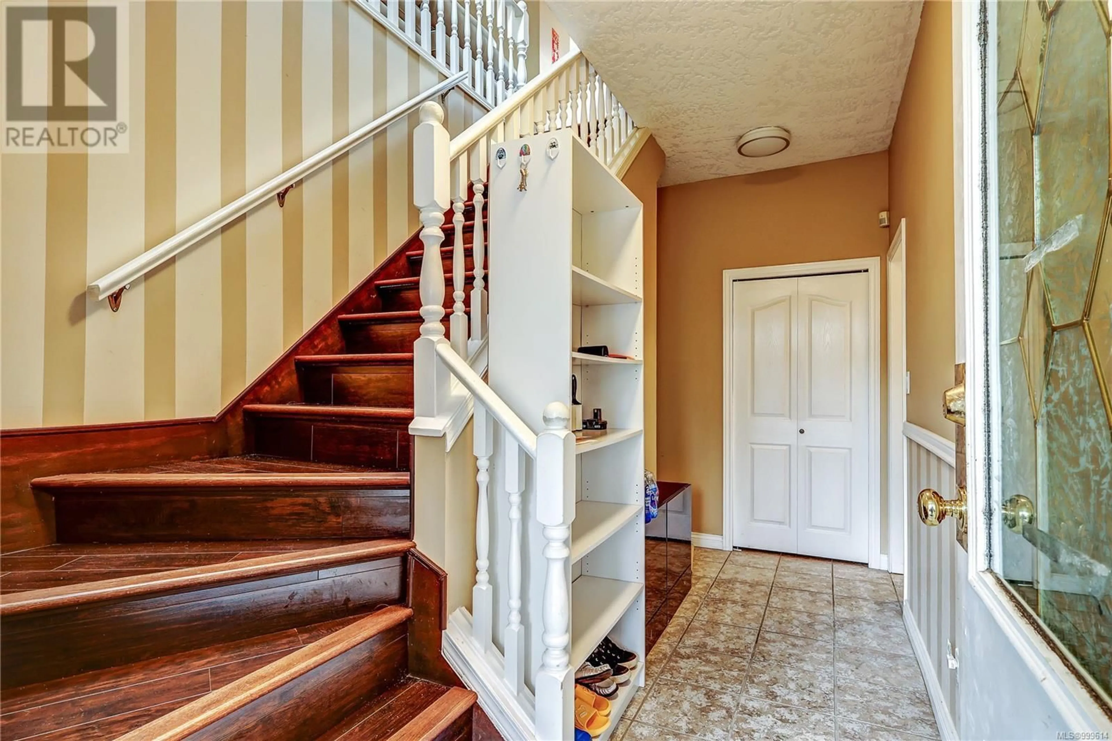 Indoor entryway for 6465 LASALLE ROAD, Nanaimo British Columbia V9V1P3