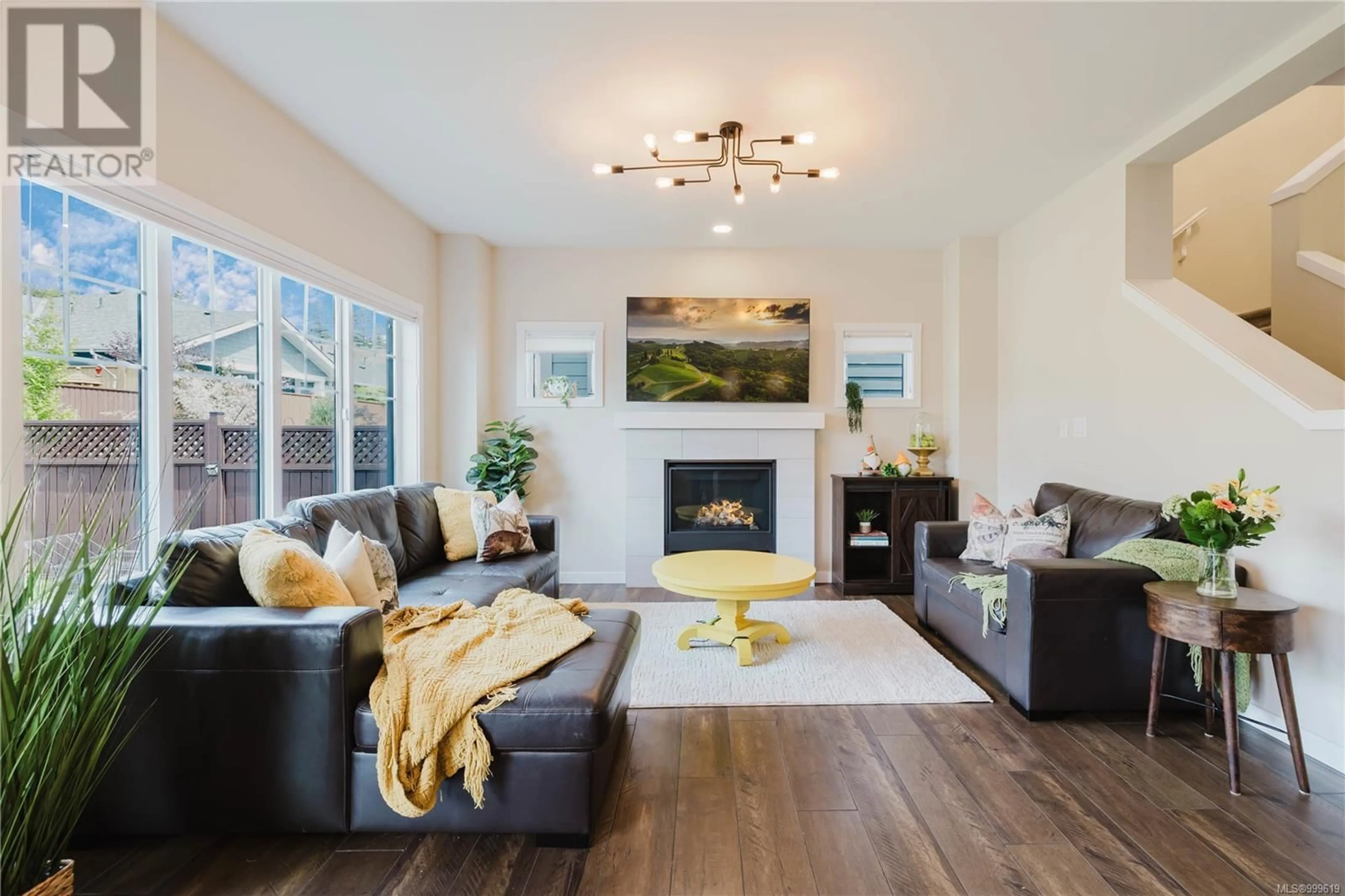 Living room with furniture, wood/laminate floor for 3343 CURLEW STREET, Colwood British Columbia V9C0P5