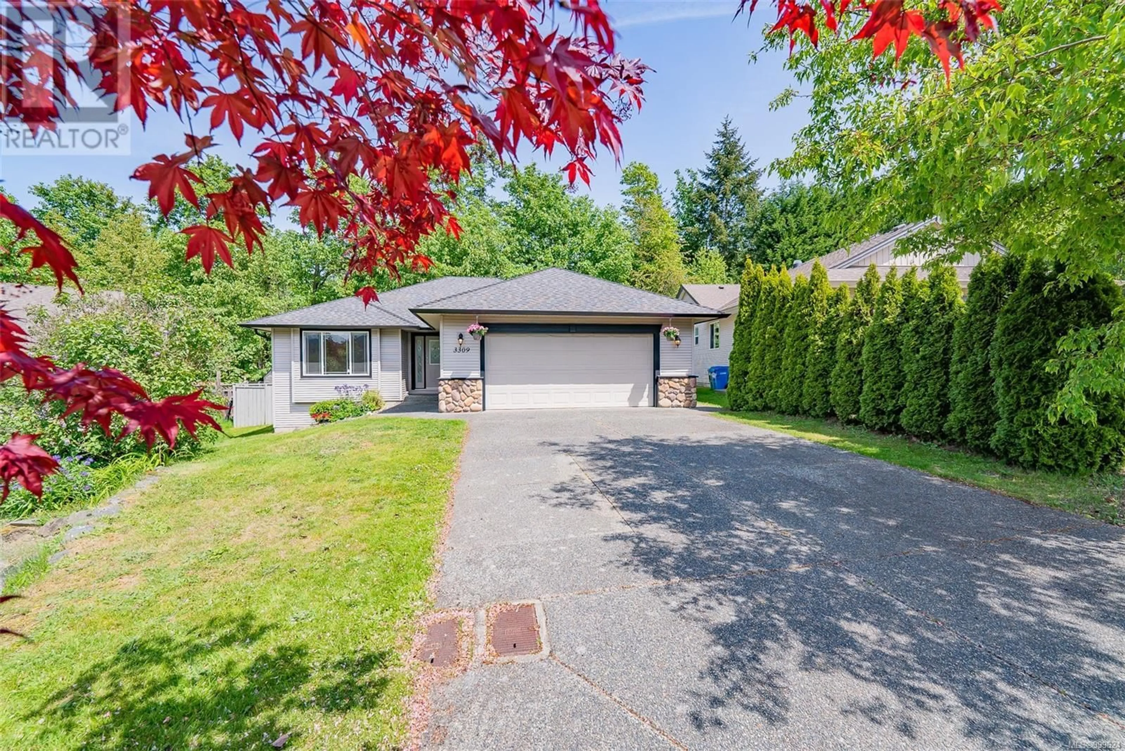 Home with vinyl exterior material, street for 3309 WILLOWMERE CRESCENT, Nanaimo British Columbia V9V1H2