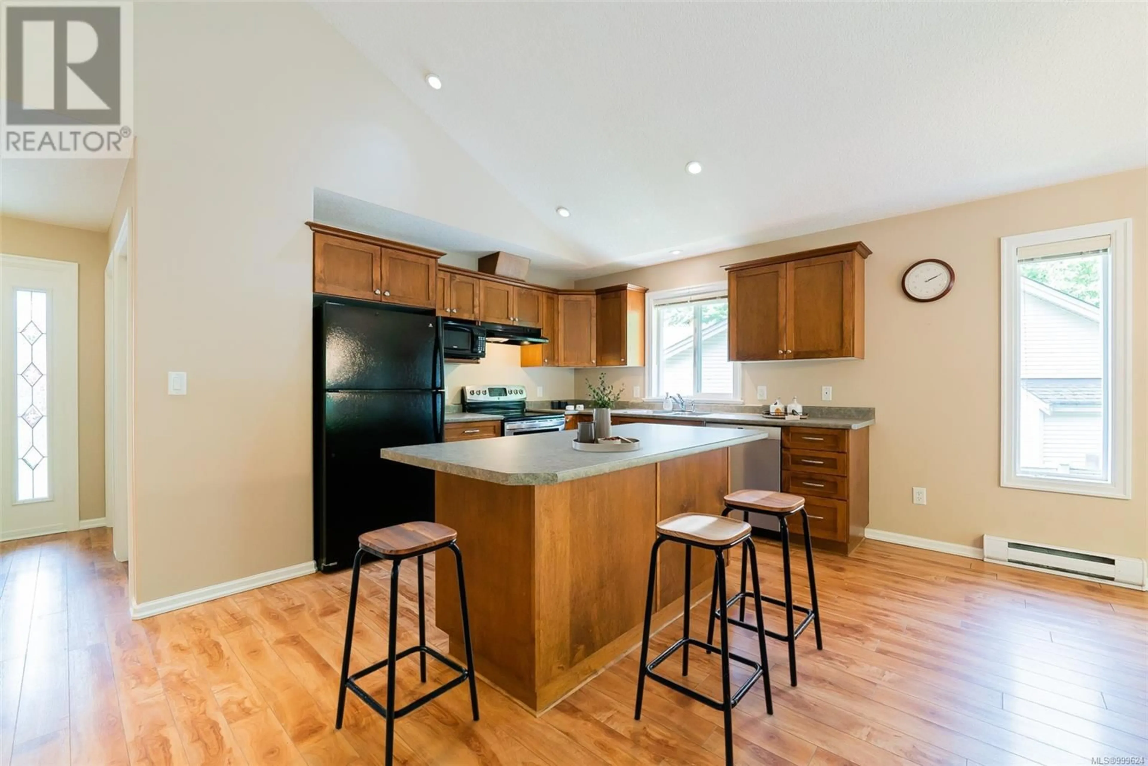 Open concept kitchen, wood/laminate floor for 3309 WILLOWMERE CRESCENT, Nanaimo British Columbia V9V1H2
