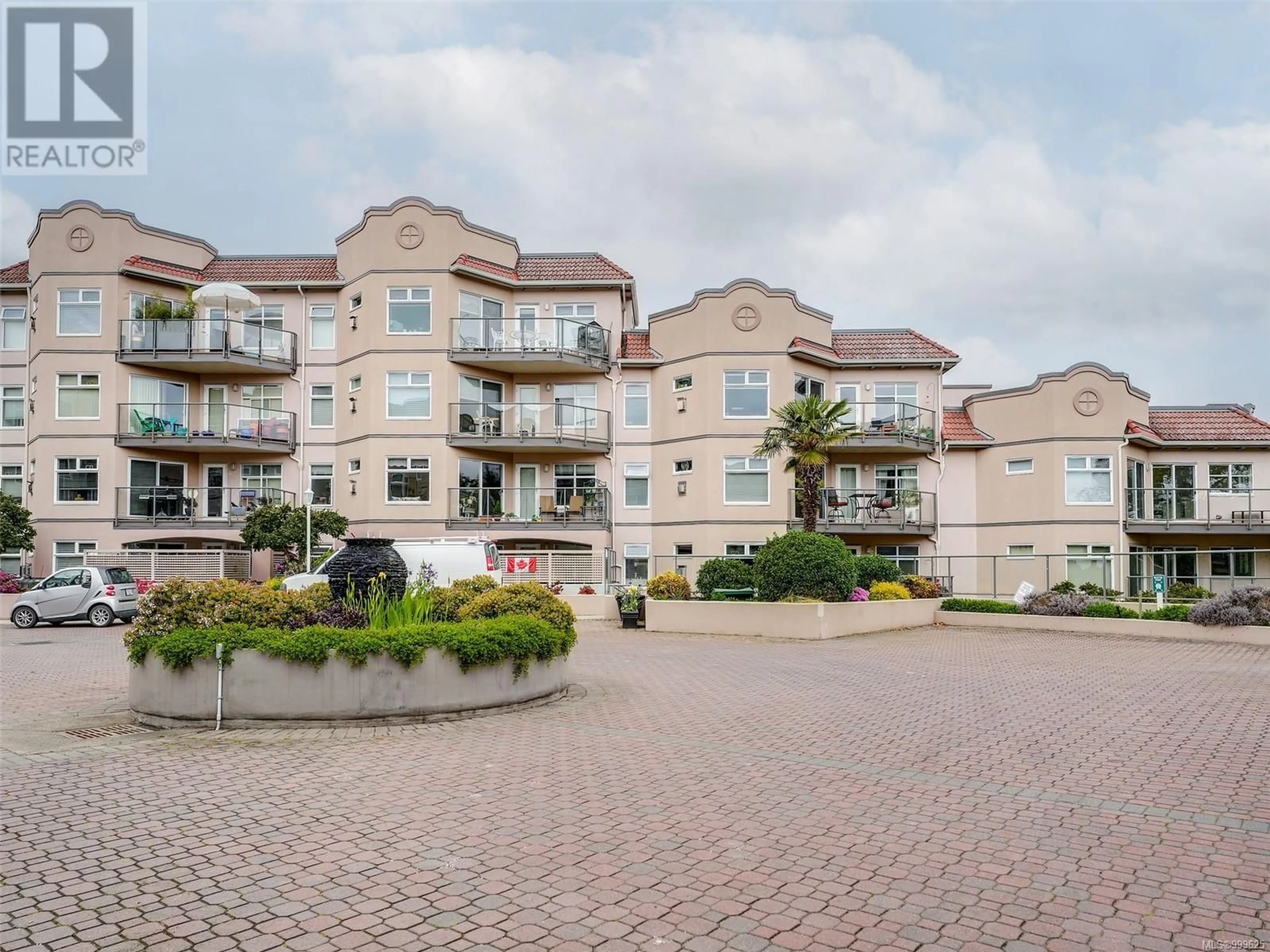 A pic from outside/outdoor area/front of a property/back of a property/a pic from drone, unknown for 110 - 1085 TILLICUM ROAD, Esquimalt British Columbia V9A7M3