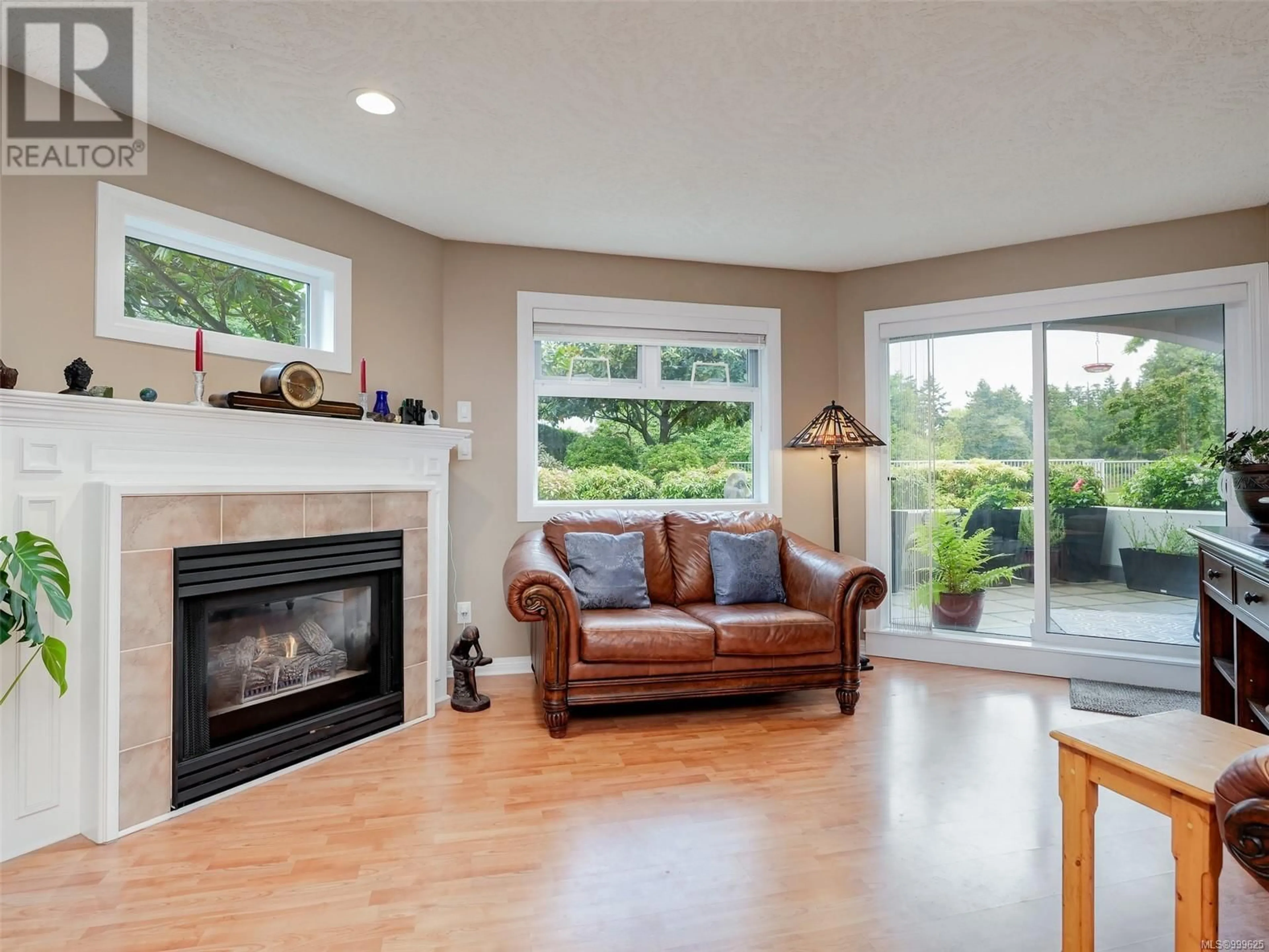 Living room with furniture, unknown for 110 - 1085 TILLICUM ROAD, Esquimalt British Columbia V9A7M3